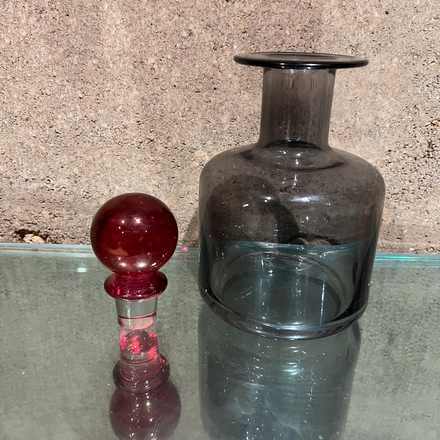 Modern Smoke Glass Decanter with Red Stopper For Sale 2