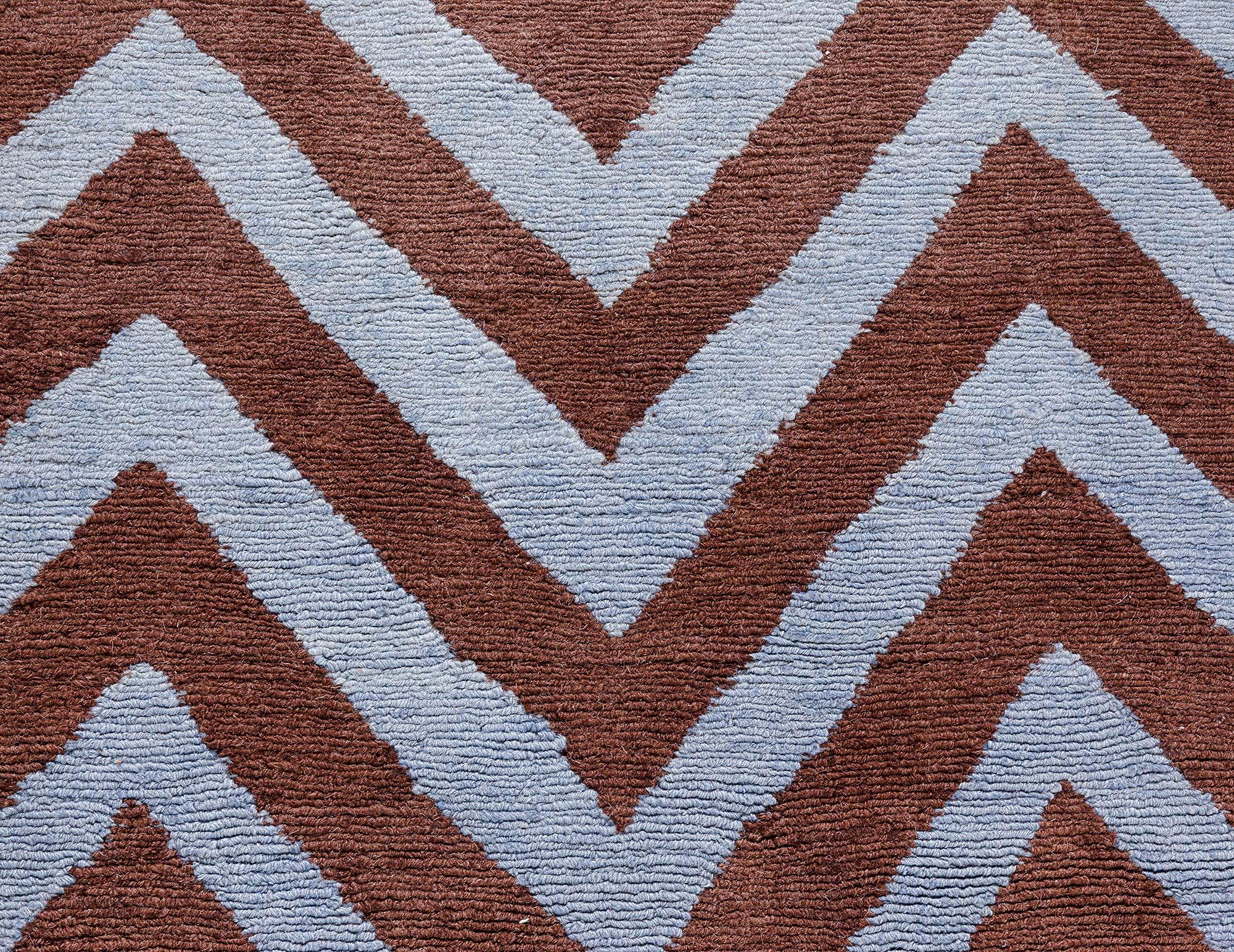Modern SN1 Zig-Zag Rug in Gray and Brown by Doris Leslie Blau (Moderne) im Angebot