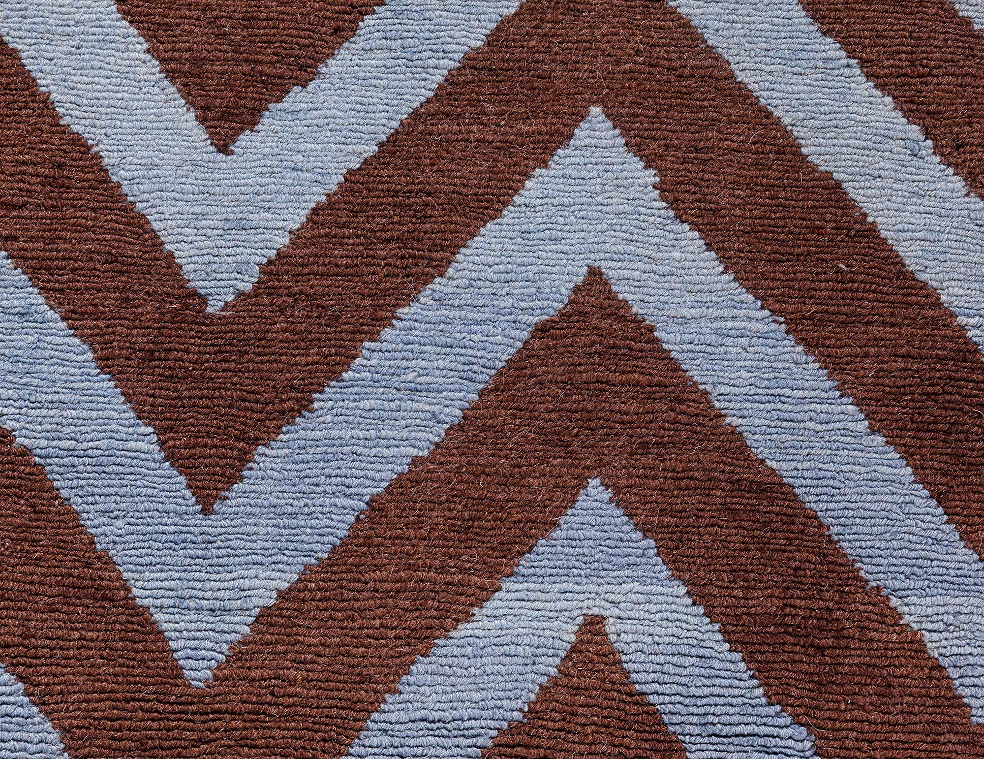 Modern SN1 Zig-Zag Rug in Gray and Brown by Doris Leslie Blau (Indisch) im Angebot