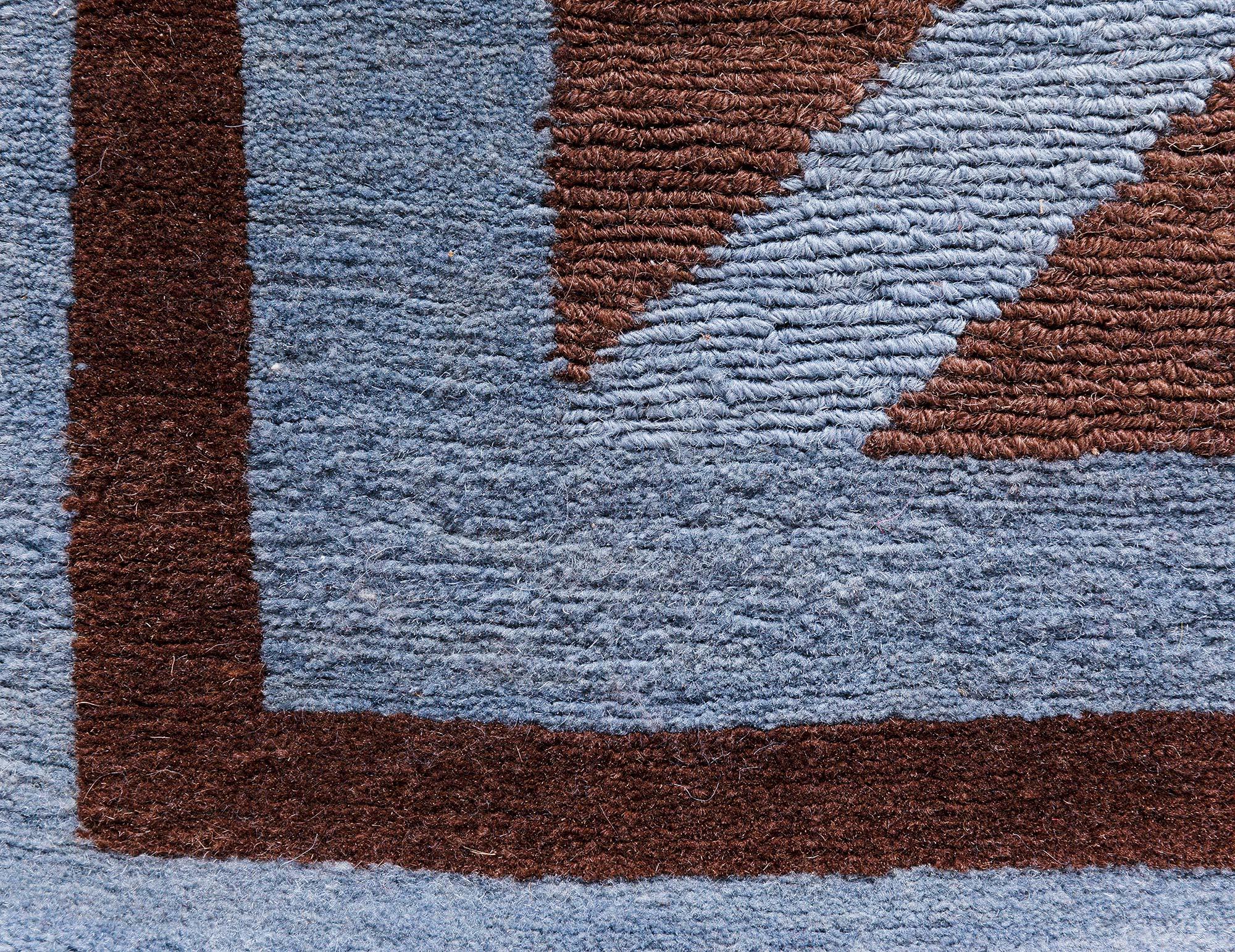 XXI secolo e contemporaneo Tappeto moderno SN1 Zig Zag in grigio e marrone di Doris Leslie Blau in vendita