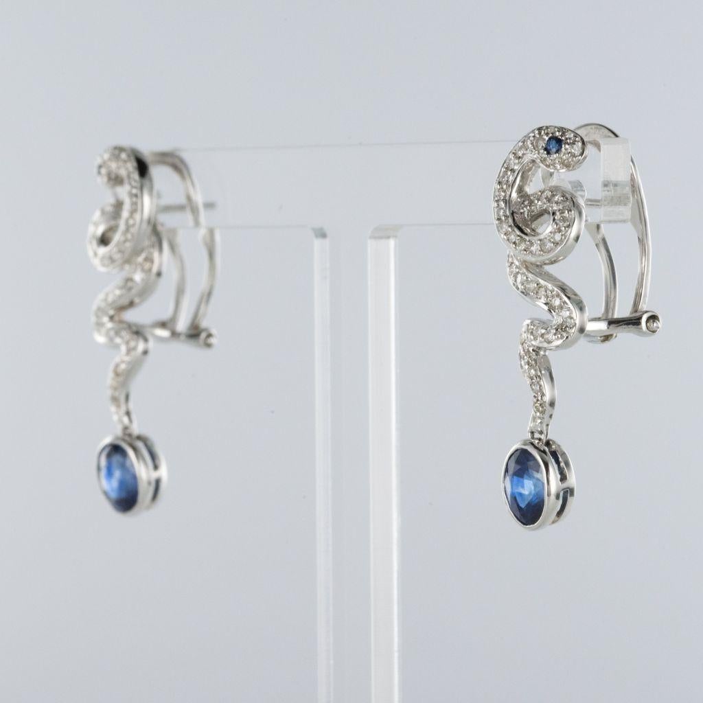 Modern Snake Sapphire and Diamond Earrings In New Condition In Poitiers, FR