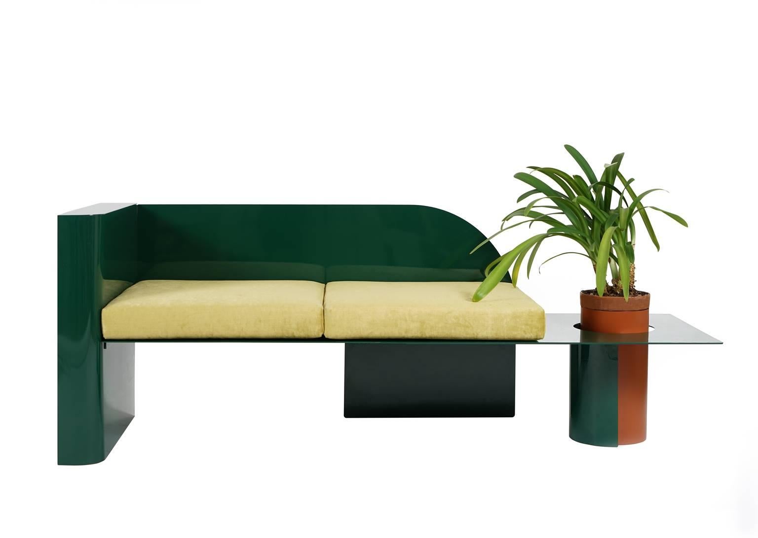 This Avant Garde sofa is made of high-quality powder-coated steel. The sofa can be complemented by a plant in a special pot-leg. Also, the sofa can be used with or without back cushions.
