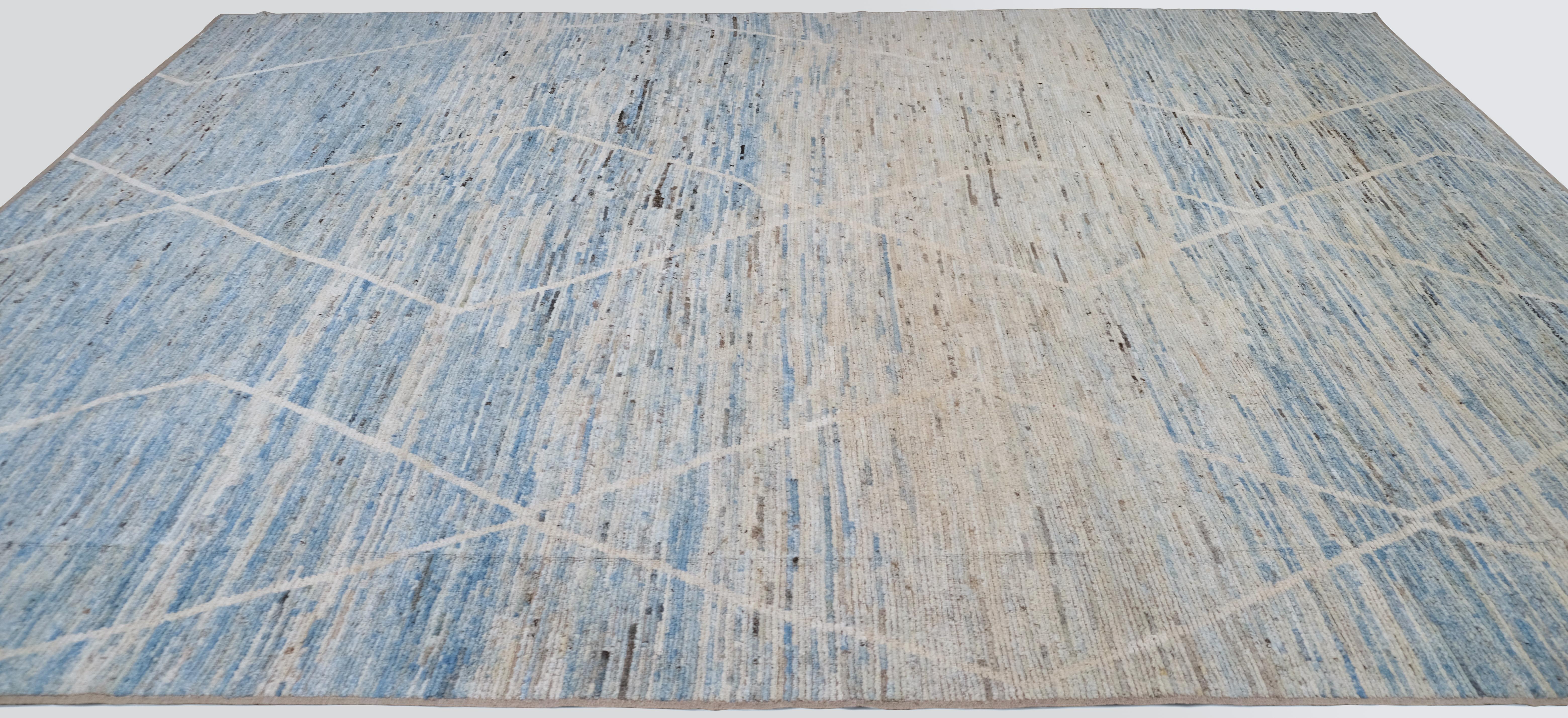 Moderner weicher blauer und elfenbeinfarbener Diamant gemusterter Wollteppich 11'1''x15'2'' im Zustand „Neu“ im Angebot in Torrance, CA