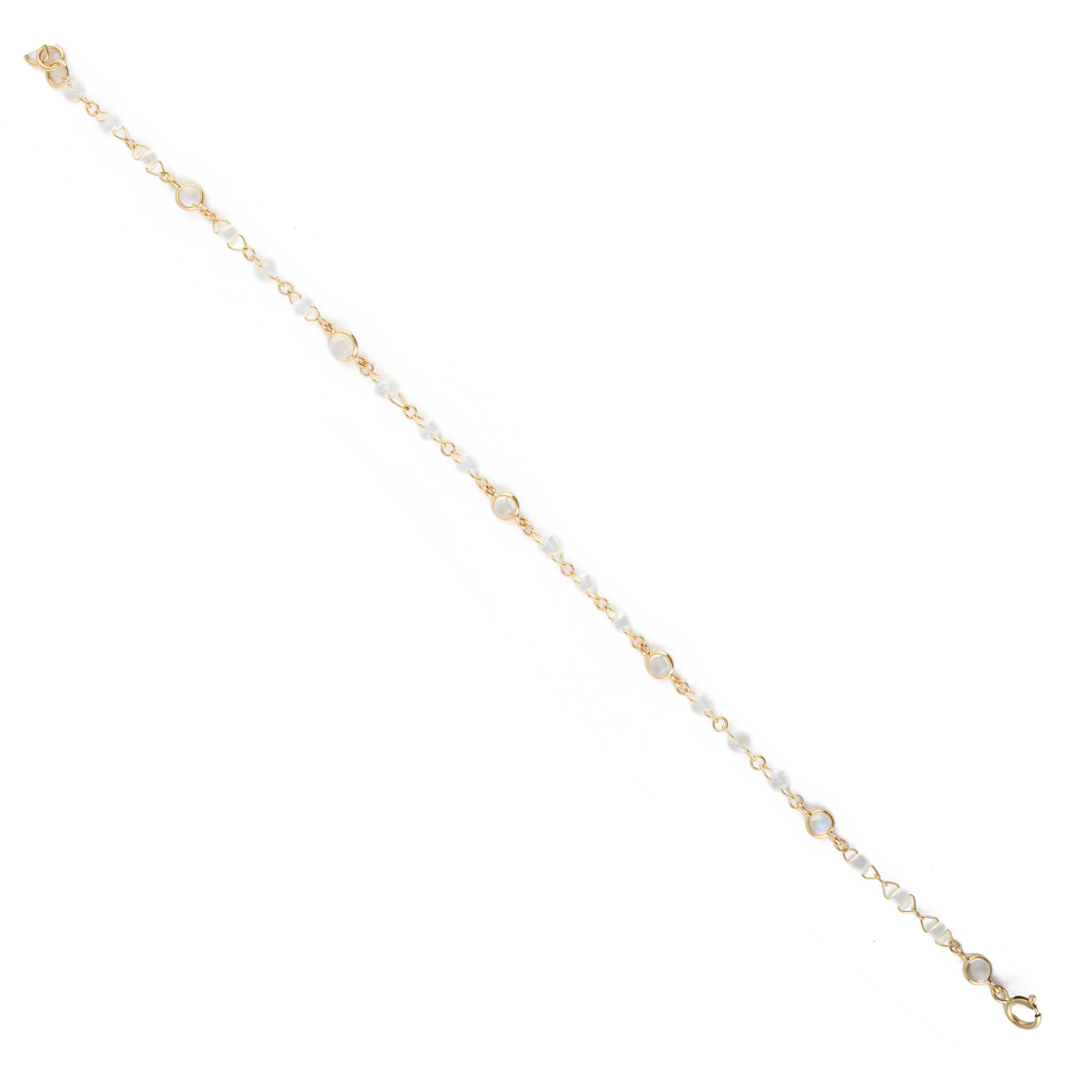 Modern Solid 18k Yellow Gold 6.29 Carat Rainbow Moonstone Chain Bracelet For Sale