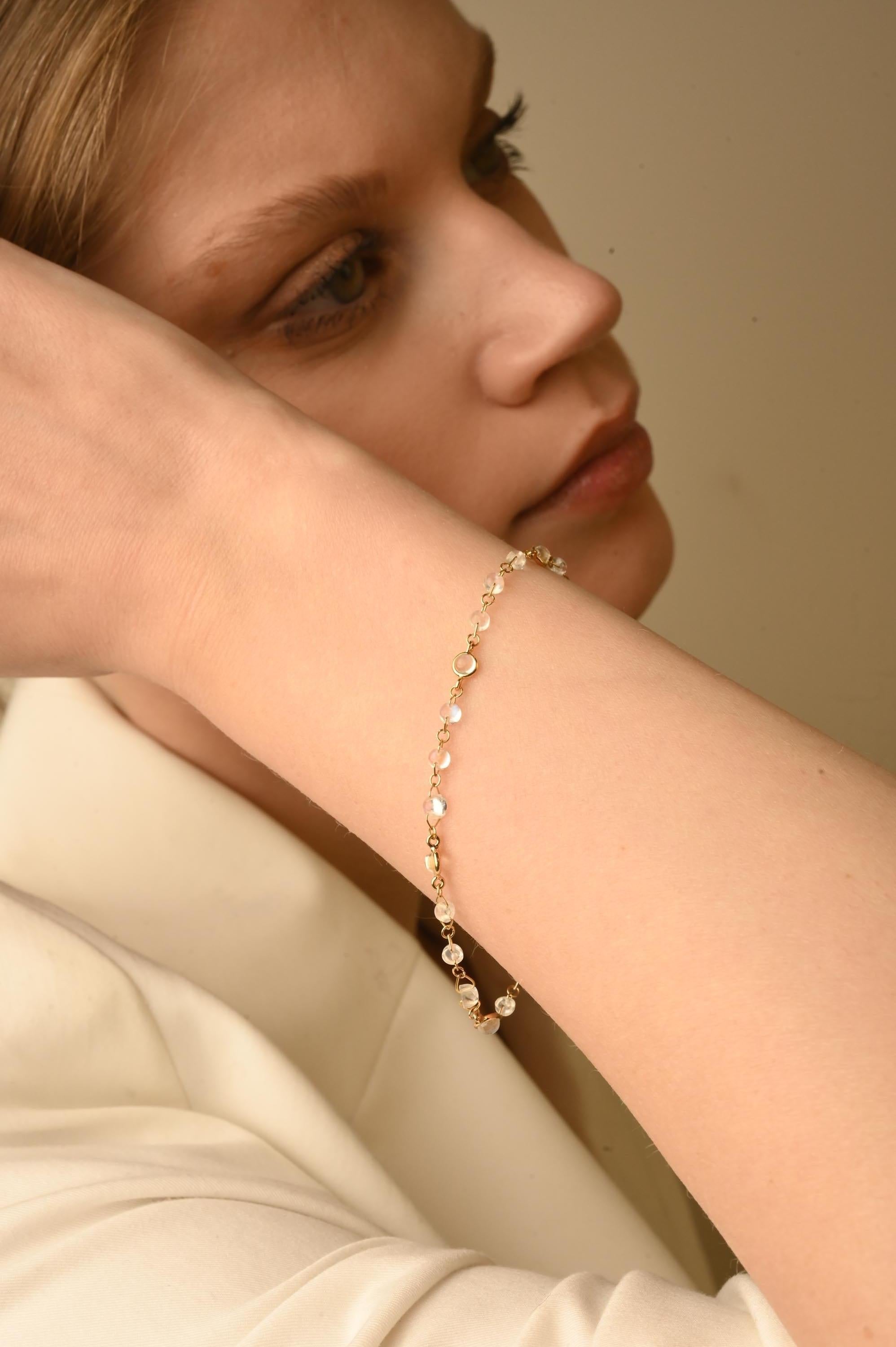 Solid 18k Yellow Gold 6.29 Carat Rainbow Moonstone Chain Bracelet For Sale 2