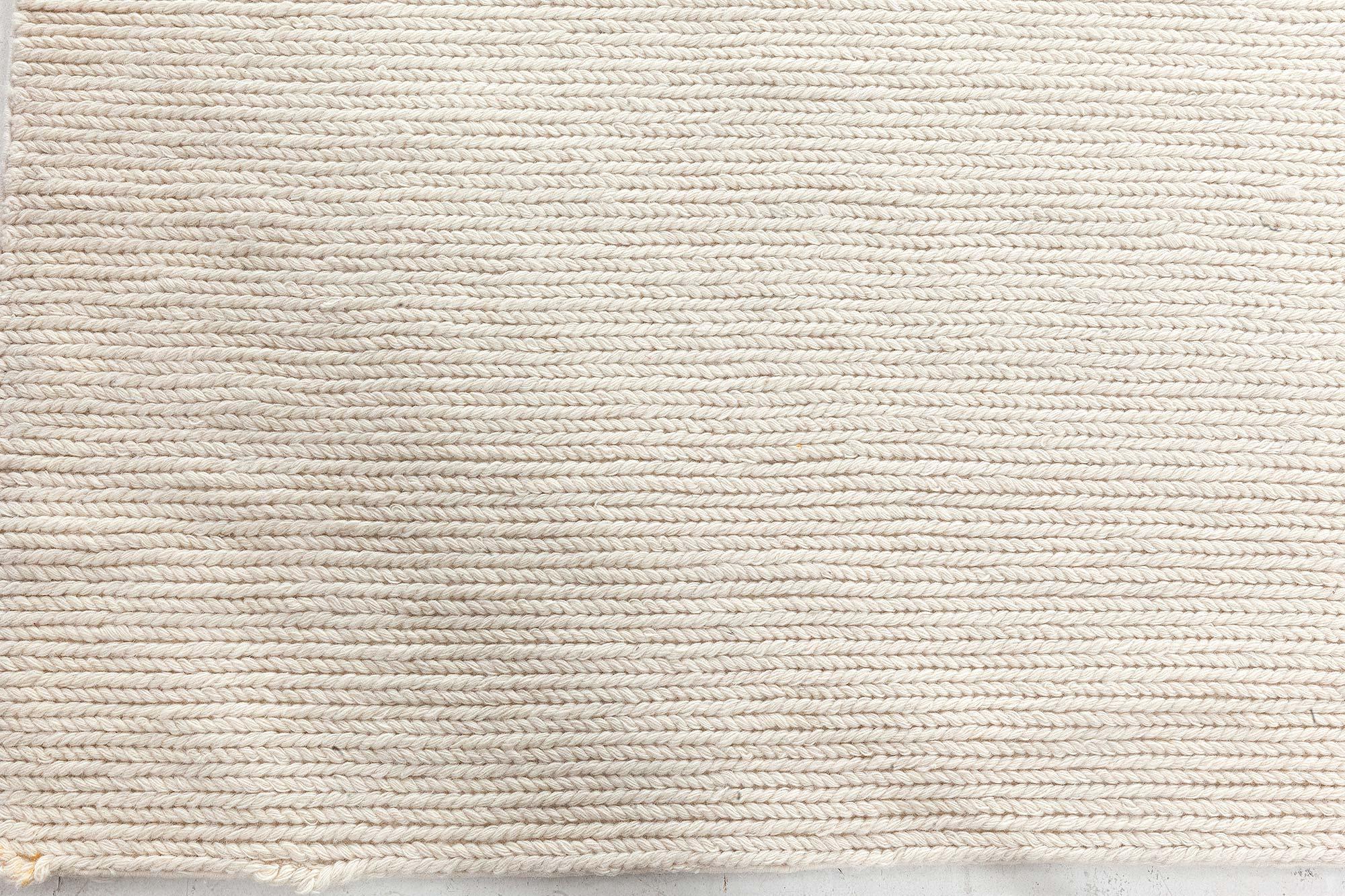 XXI secolo e contemporaneo Tappeto moderno solido beige fatto a mano da Doris Leslie Blau in vendita