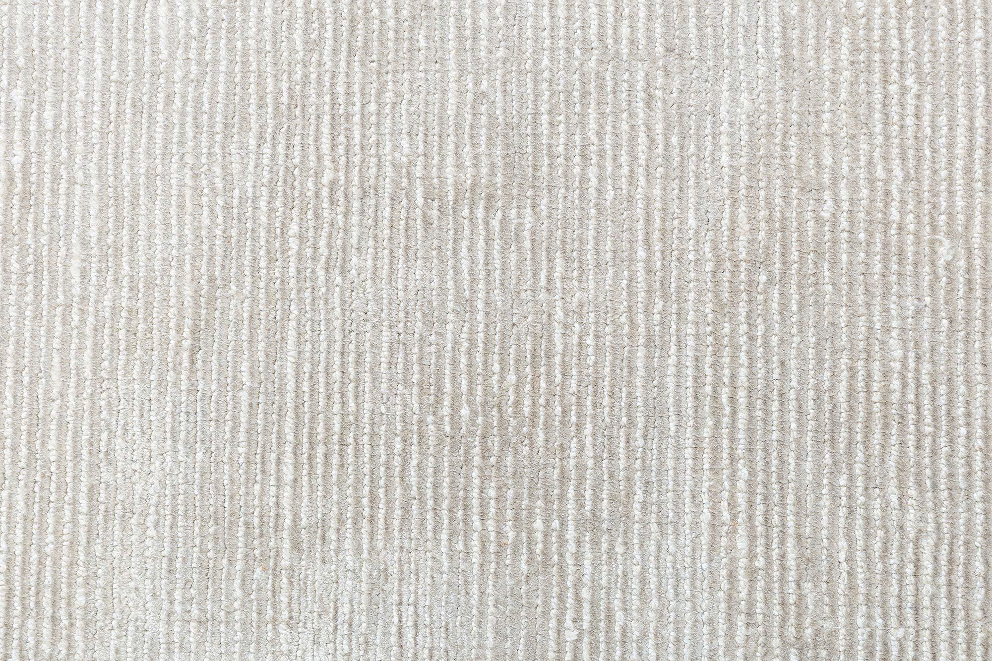 Tappeto moderno in seta e lana tinta unita beige con nodi alti e bassi di Doris Leslie Blau
Dimensioni: 9'5