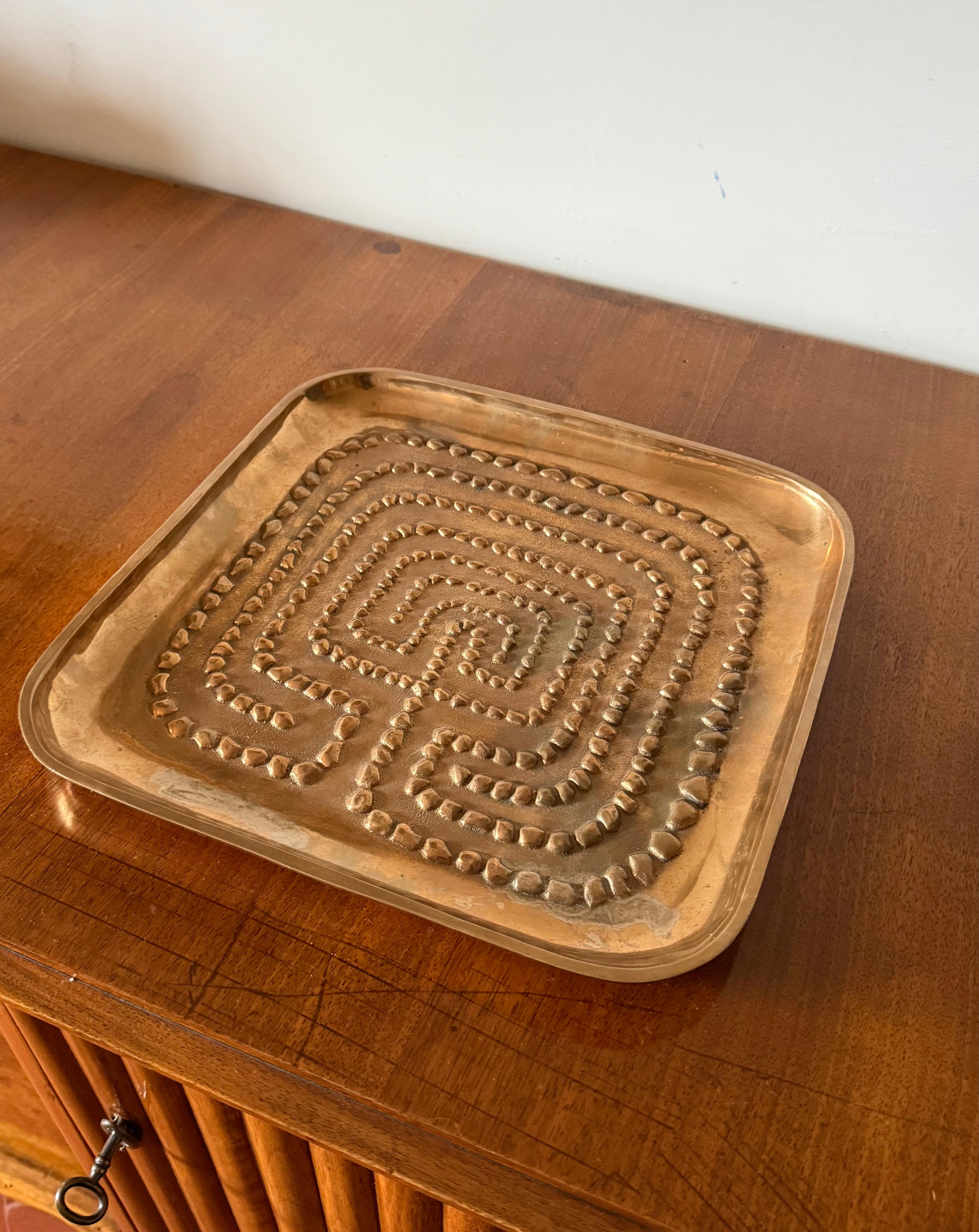 Modernes Tablett aus massivem Messing / vide poche, Atelier Ventrella Italien 1980er (Italian) im Angebot