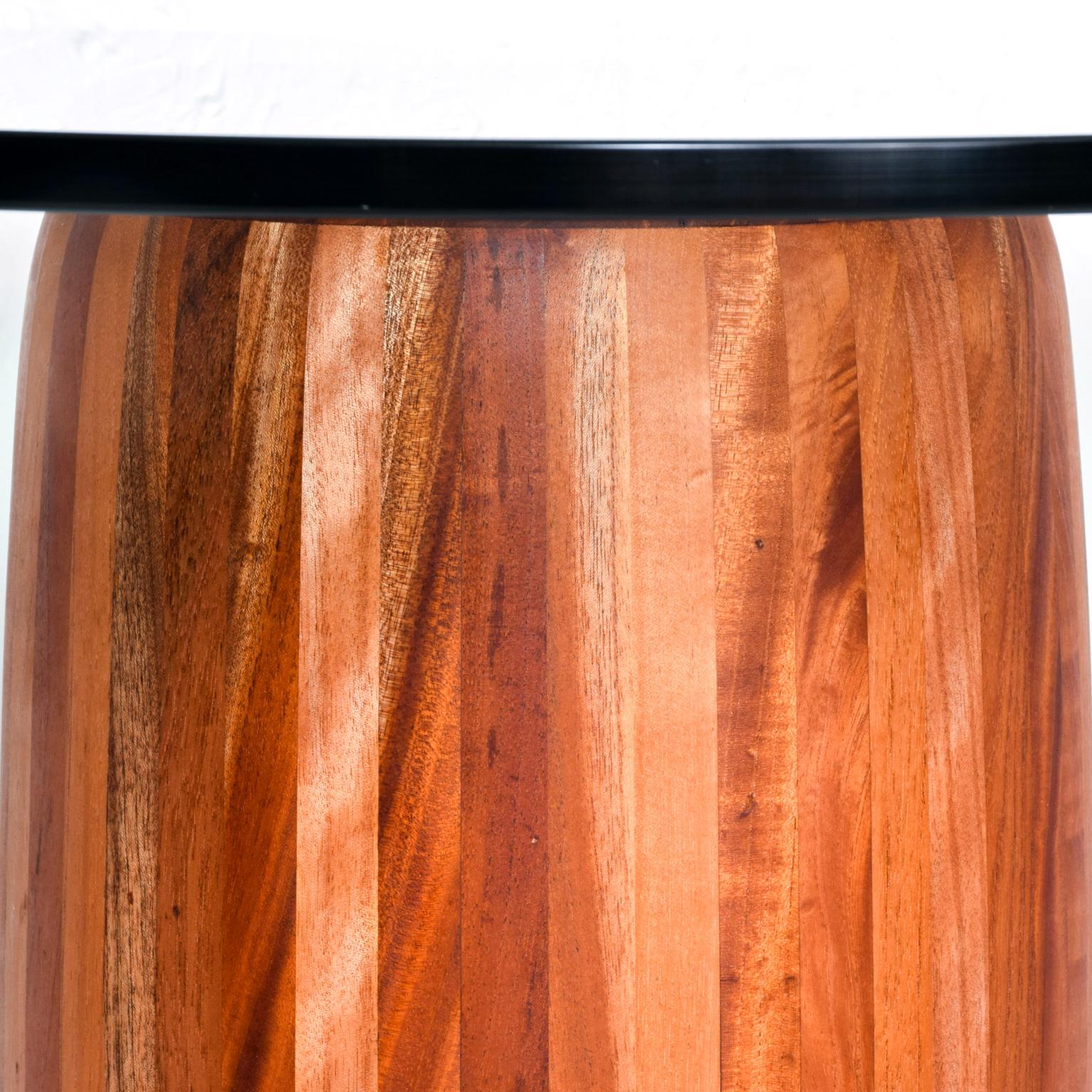 Mid-Century Modern Table centrale moderne à piédestal en bois de cèdre massif des années 1980 Mexique en vente