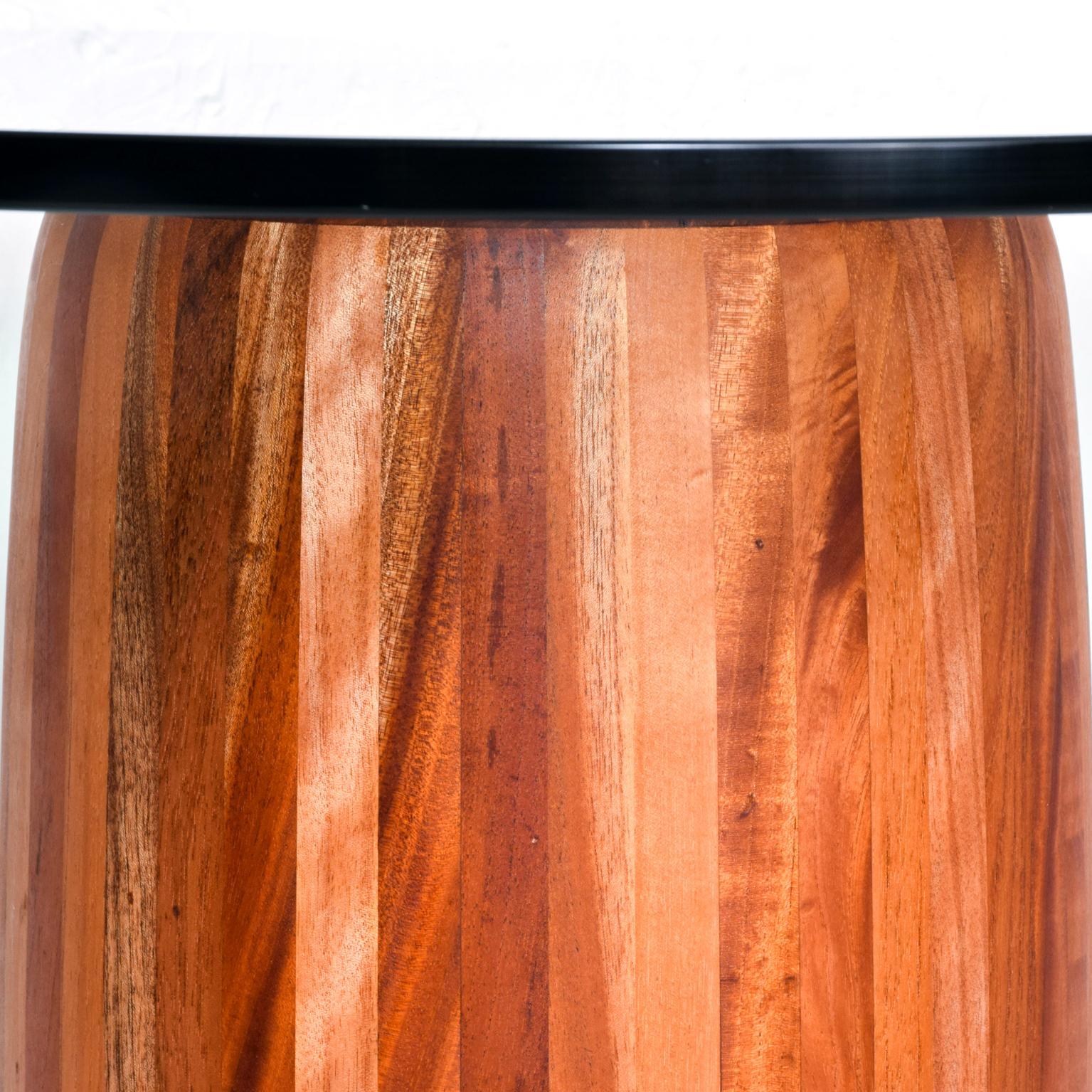 1980s Solid Cedar Wood Round Center Table Mexico In Good Condition For Sale In Chula Vista, CA