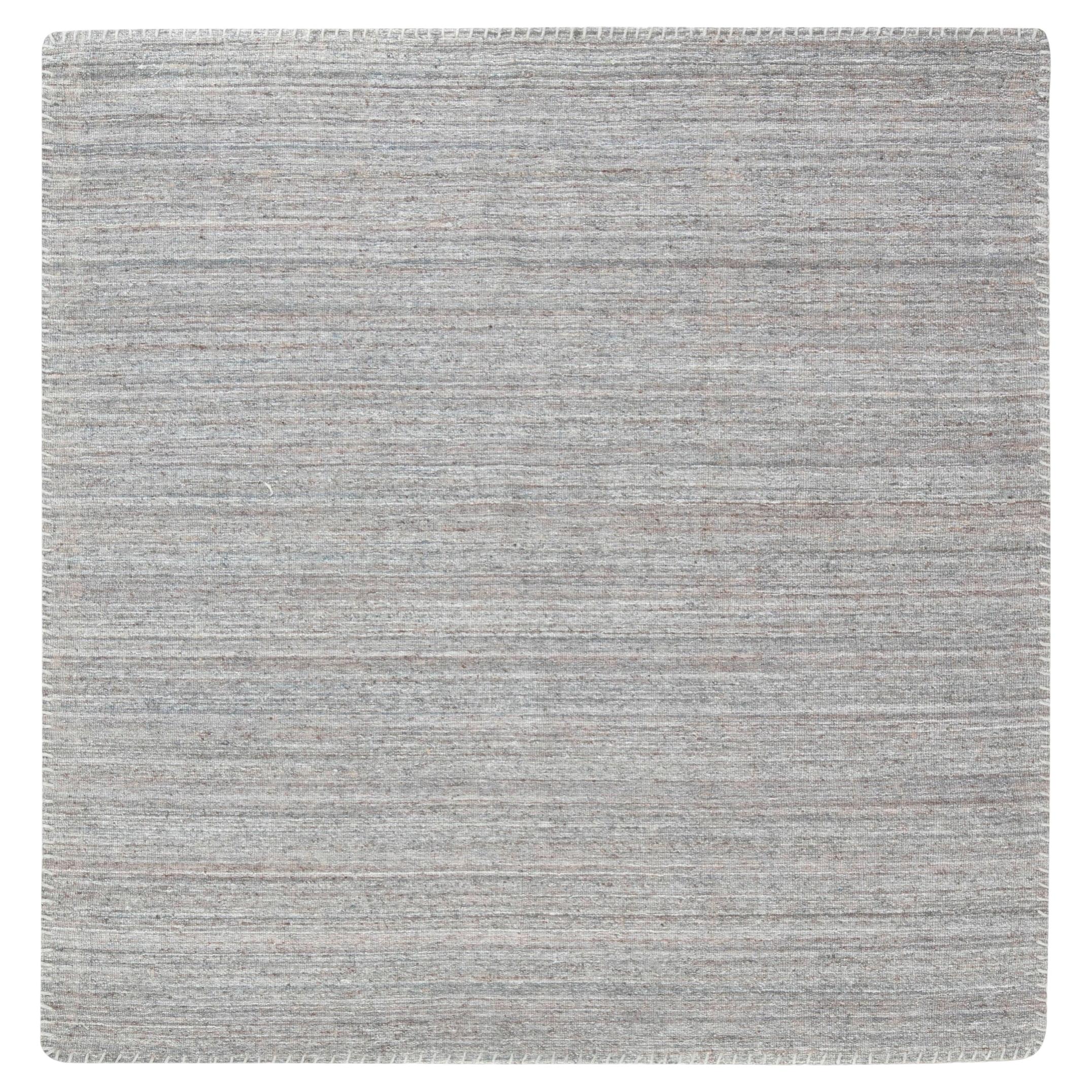 Tappeto moderno in lana annodato a mano, color grigio chiaro, "Rill" di Doris Leslie Blau