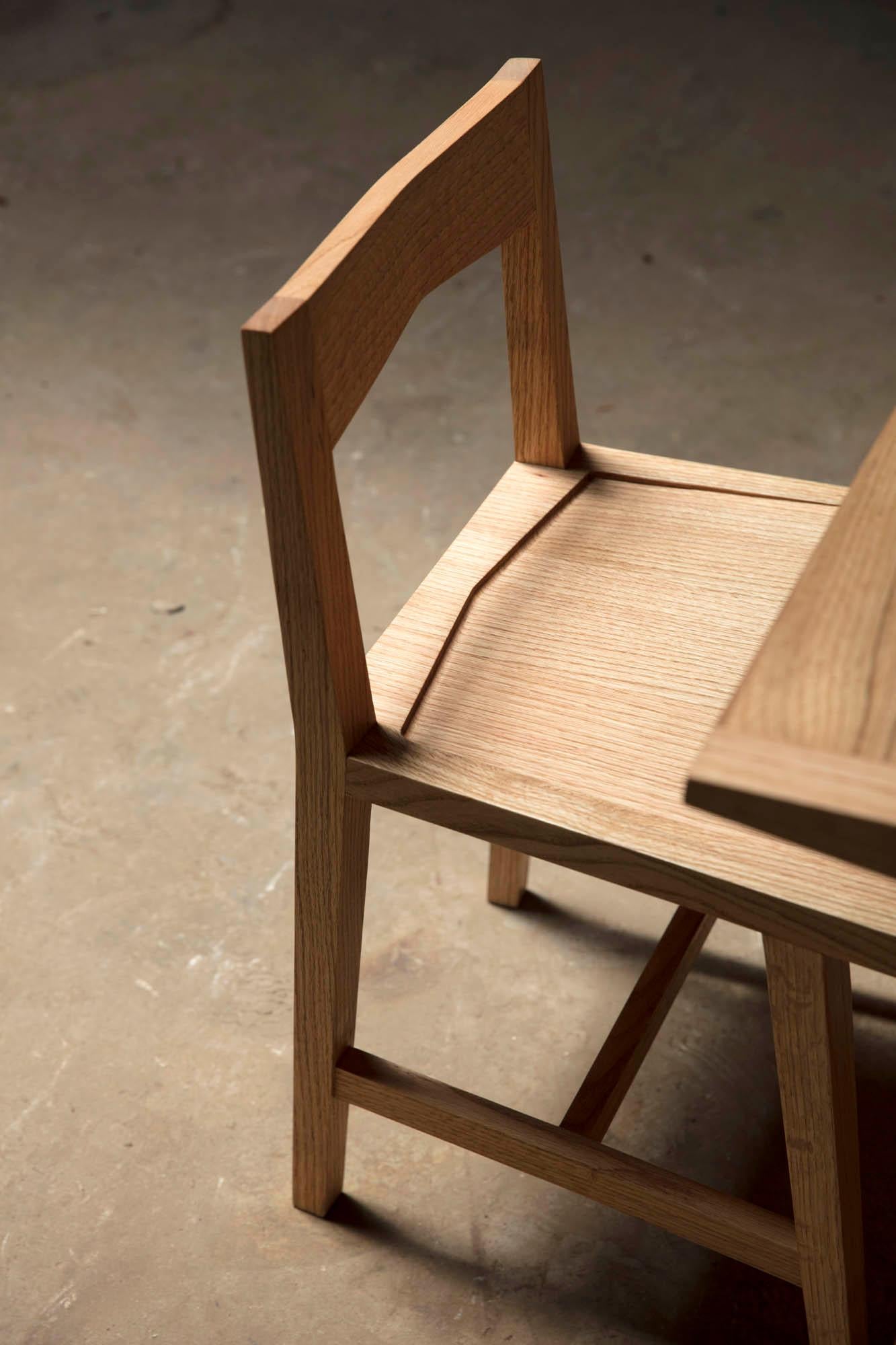 Moderner Stuhl aus massivem Eichenholz mit klarer Öloberfläche für das Esszimmer/Schreibtisch (Holz) im Angebot