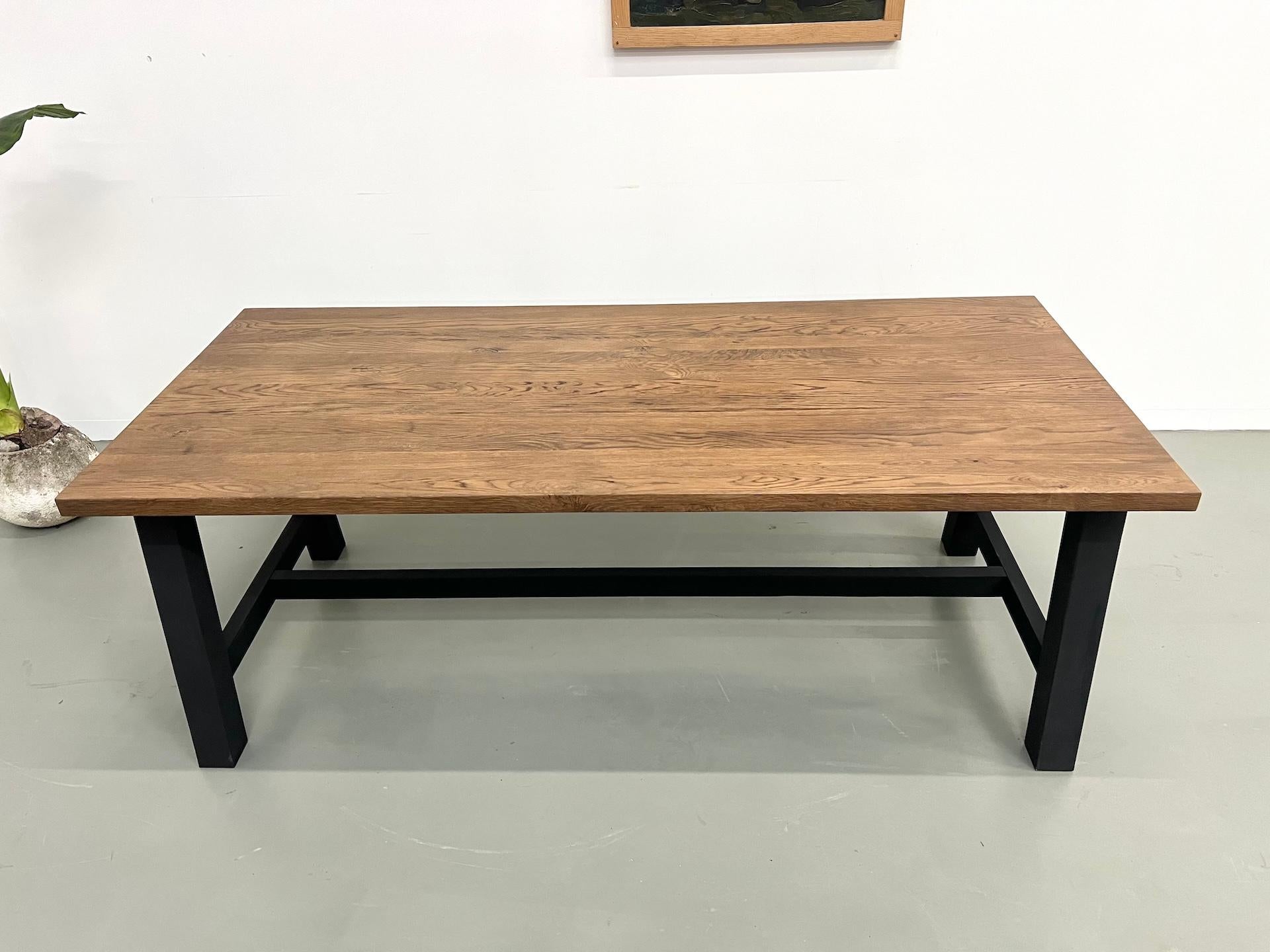 Modern solid oak dining table For Sale 1
