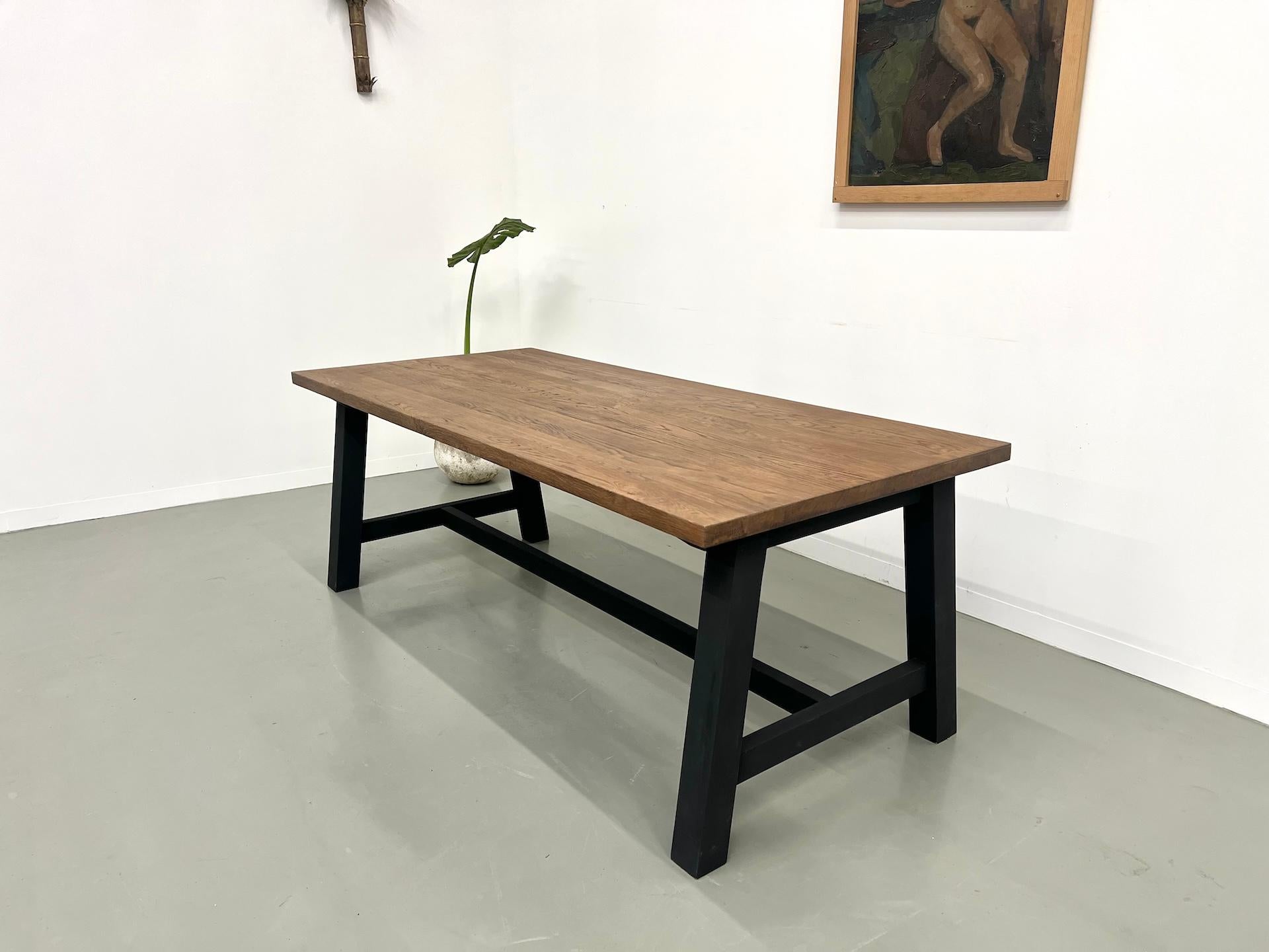 Modern solid oak dining table For Sale 2