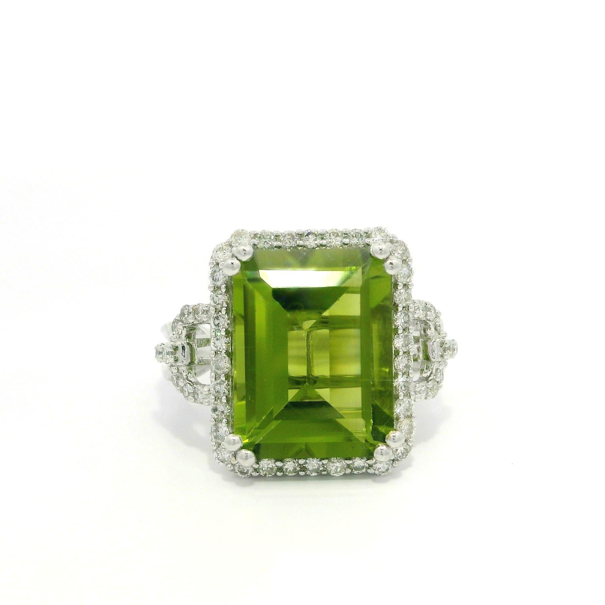 Moderner massiver Weißgold 7ctw Smaragdschliff Peridot & Diamant Open Work Ring im Angebot 7