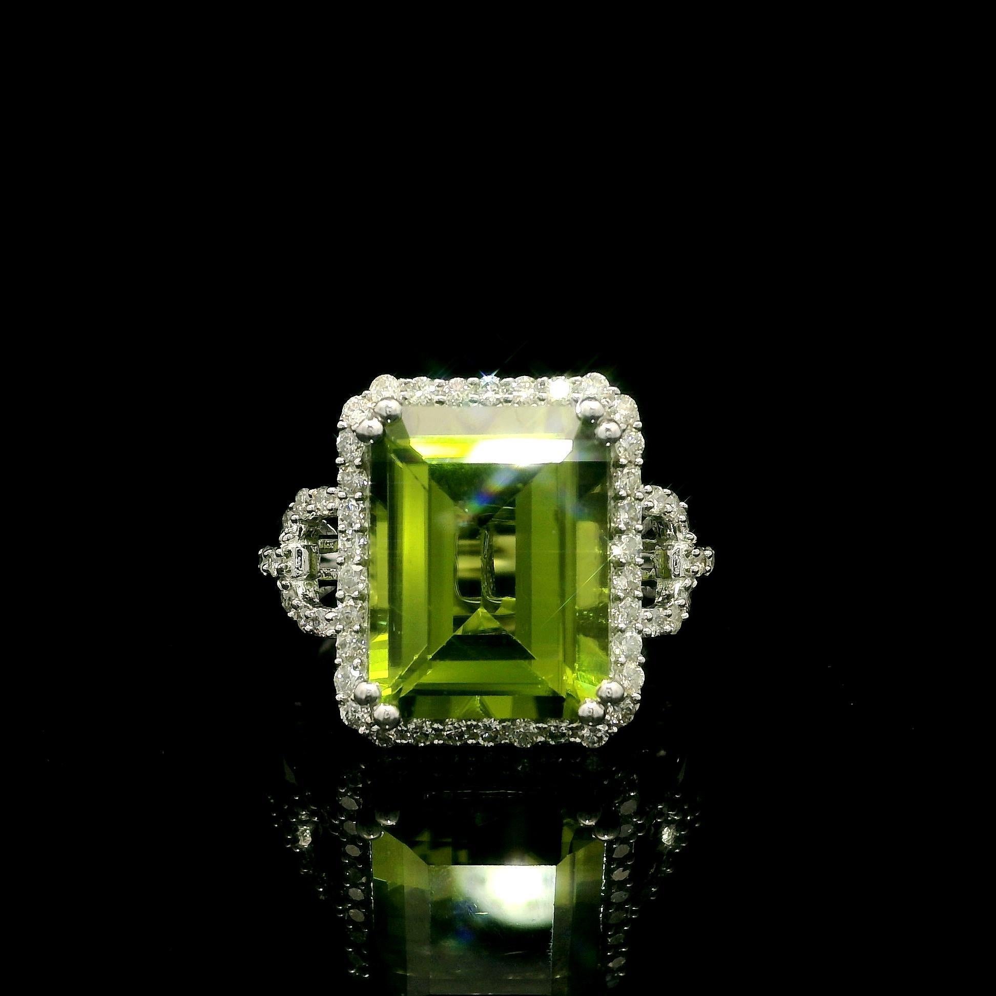 Moderner massiver Weißgold 7ctw Smaragdschliff Peridot & Diamant Open Work Ring im Angebot 1