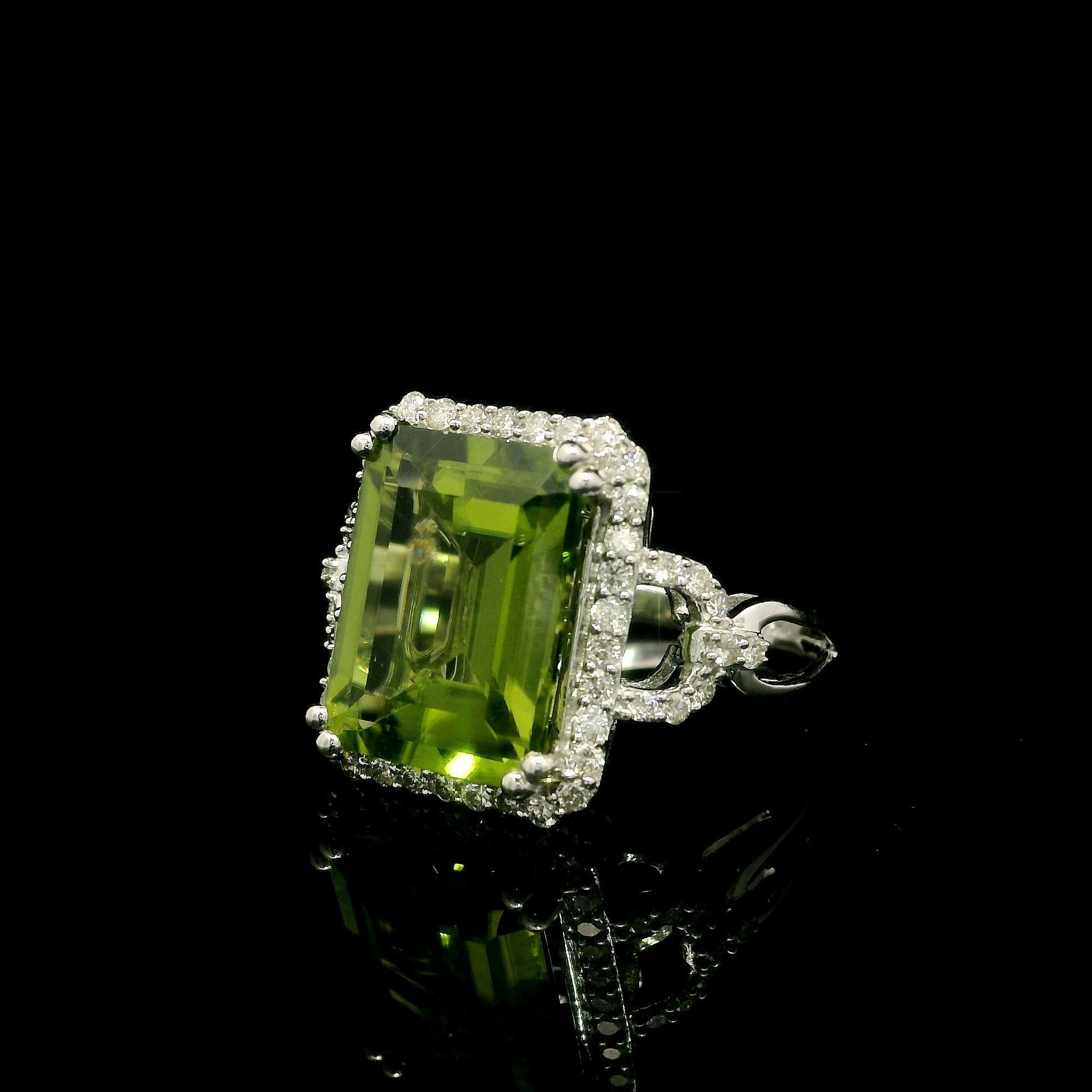 Moderner massiver Weißgold 7ctw Smaragdschliff Peridot & Diamant Open Work Ring im Angebot 4