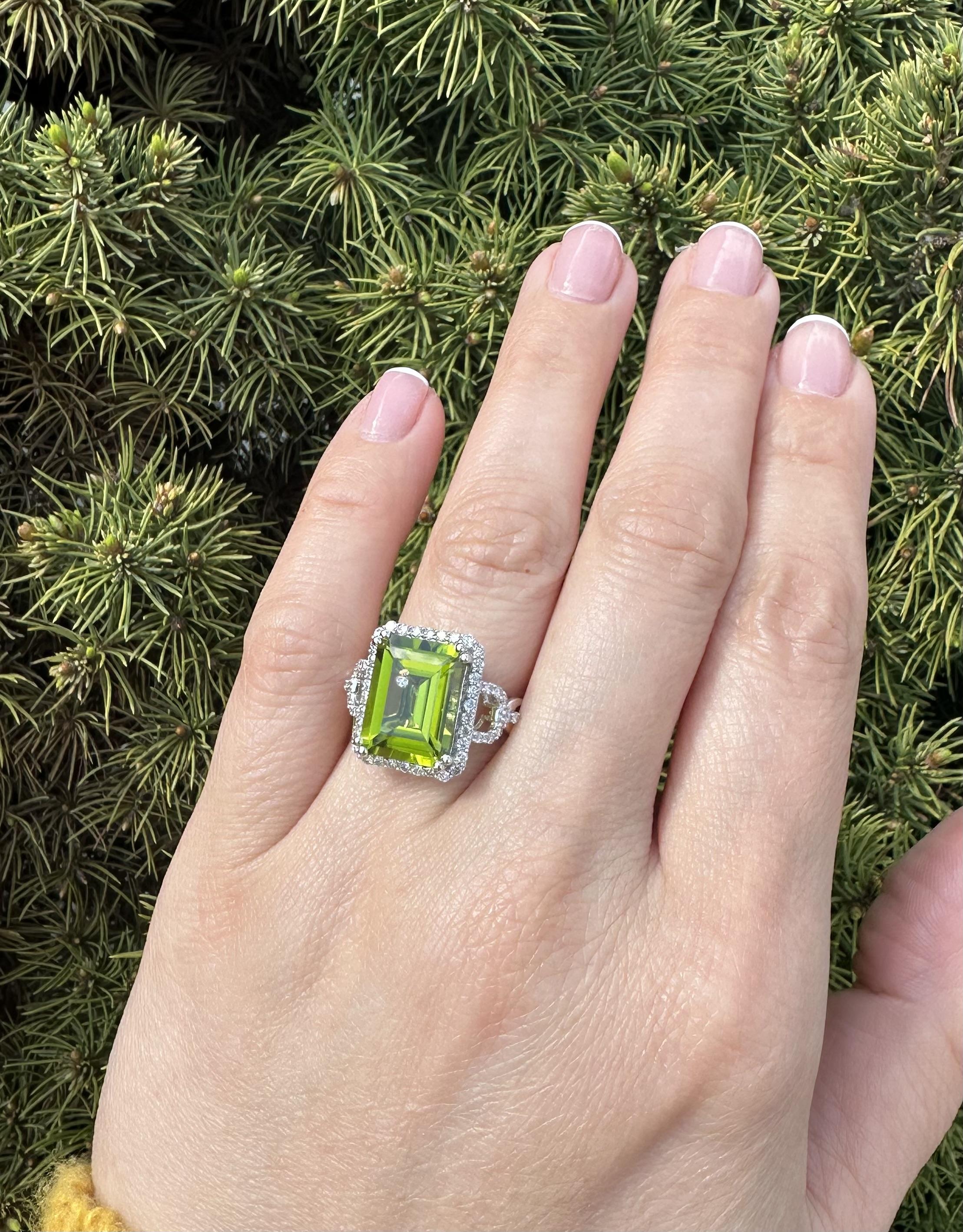 Moderner massiver Weißgold 7ctw Smaragdschliff Peridot & Diamant Open Work Ring im Angebot 5