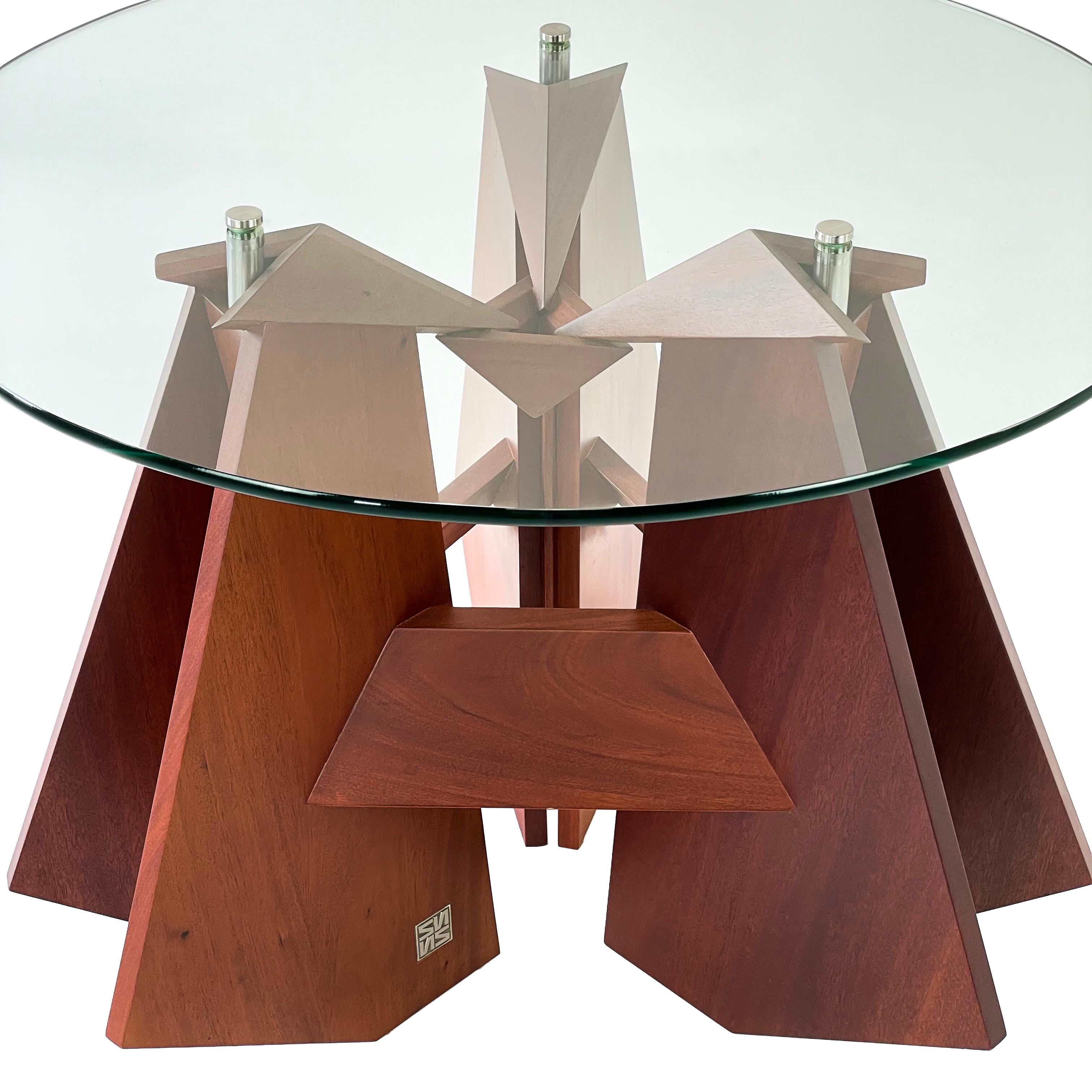 Guatémaltèque Table basse moderne en bois massif et verre de Pierre Sarkis en vente