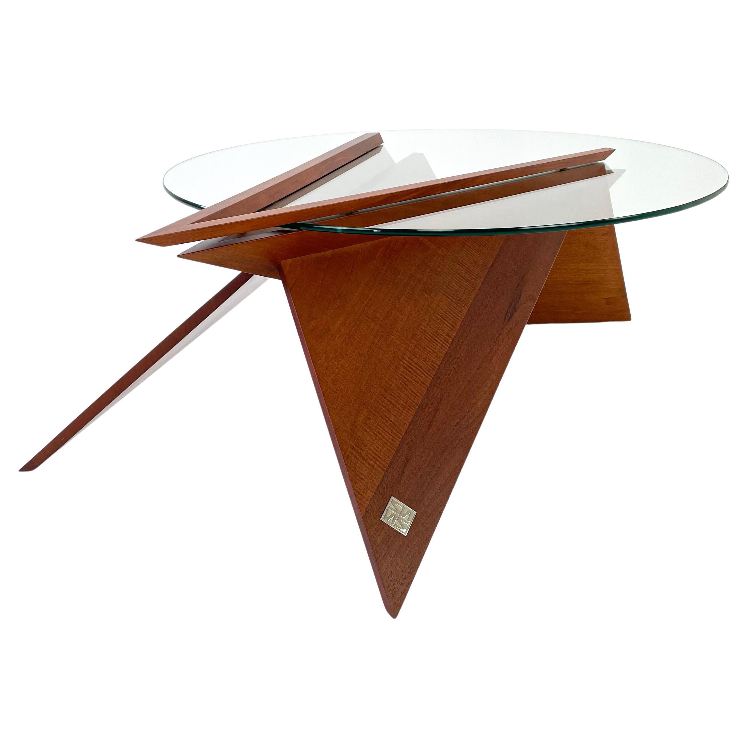 Table basse moderne en bois massif et verre de Pierre Sarkis