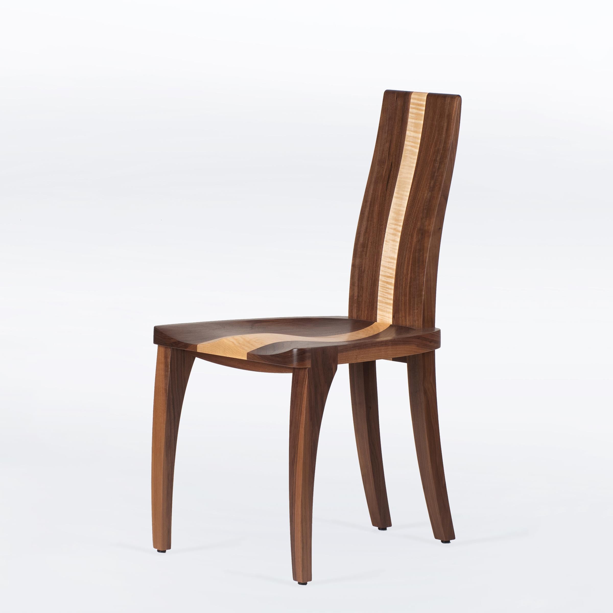 Chaise de salle à manger moderne en bois massif - Sièges de style Midcentury faits à la main en noyer Neuf - En vente à Bloomington, IN