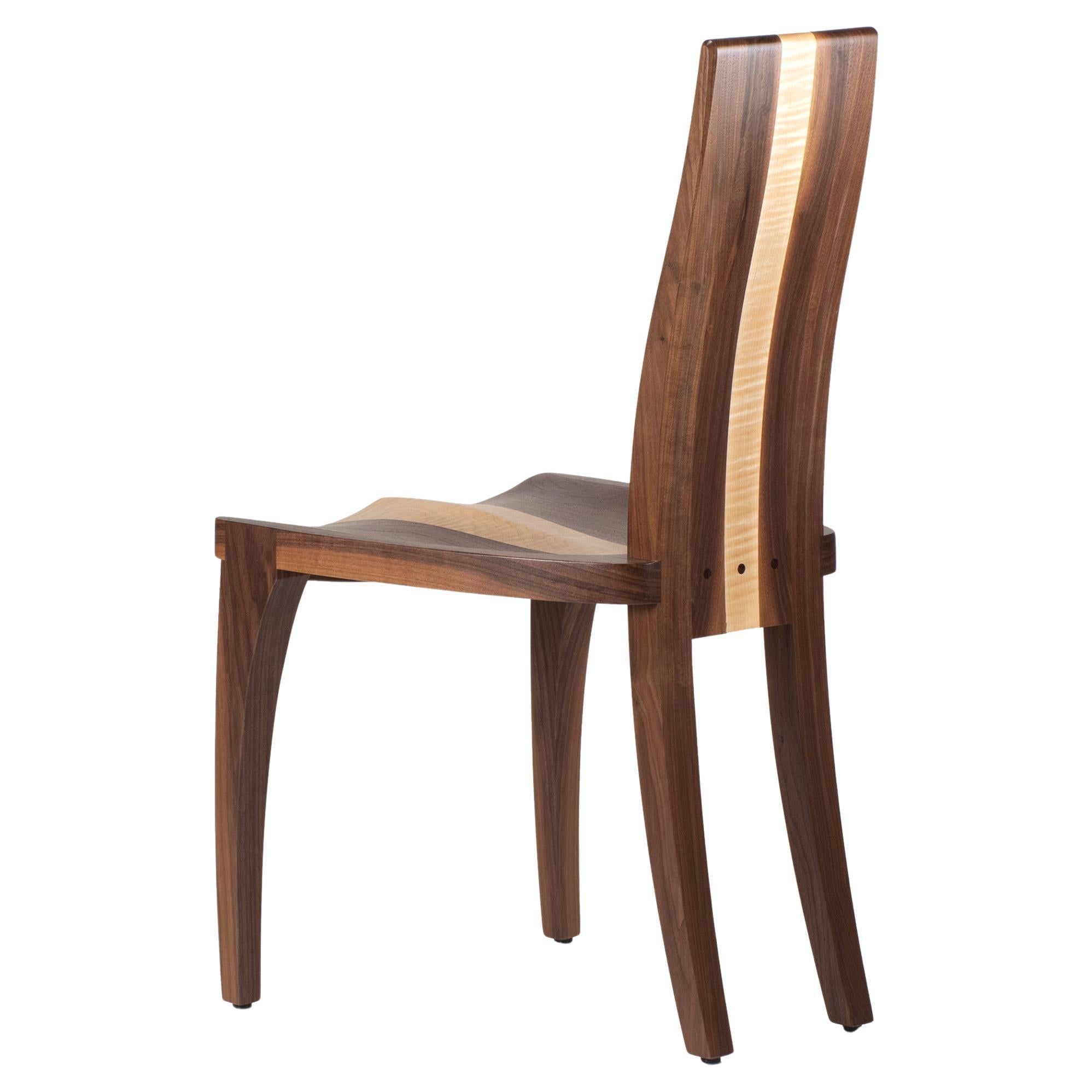 Chaise de salle à manger moderne en bois massif - Sièges de style Midcentury faits à la main en noyer en vente