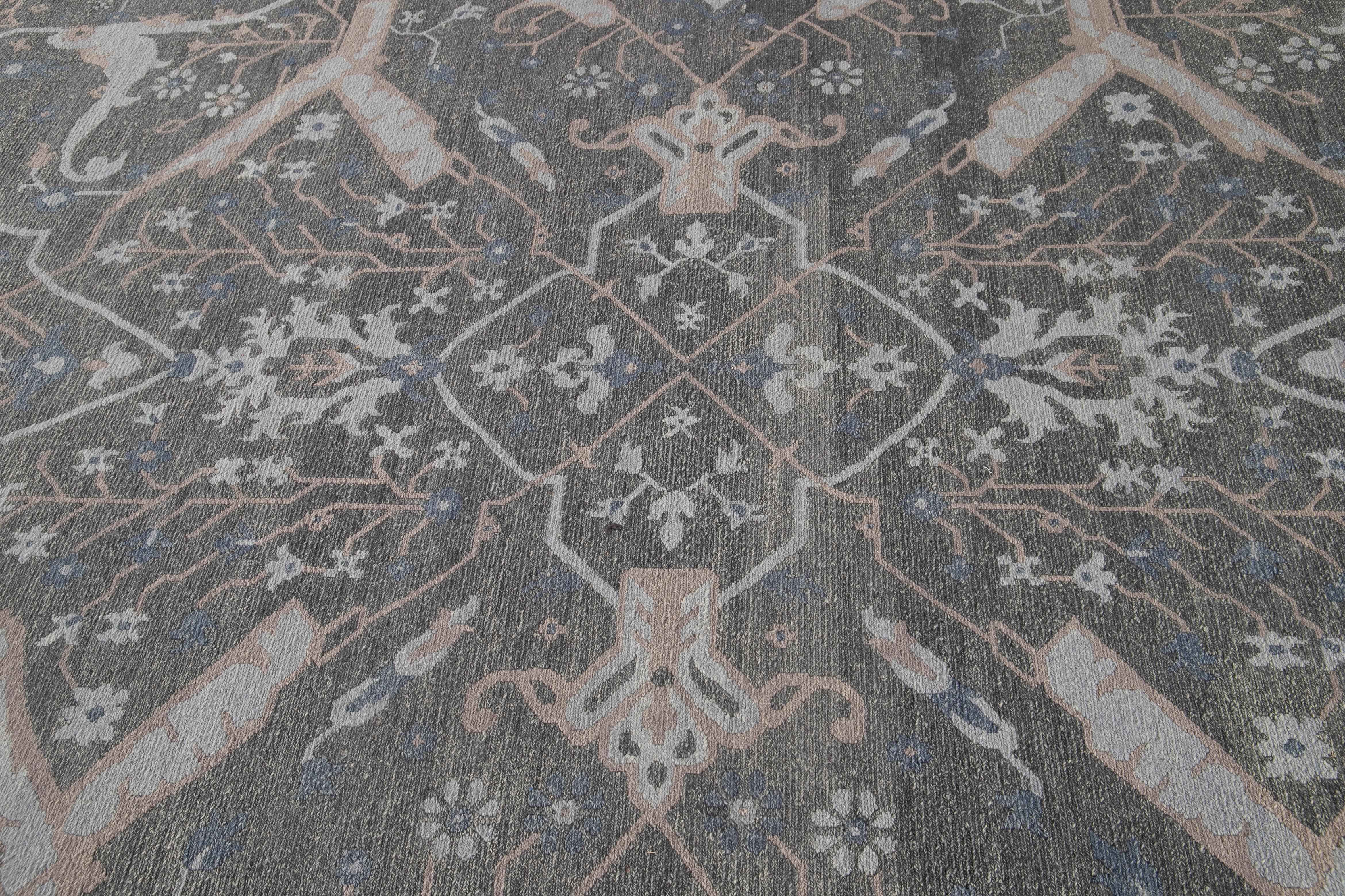 Moderner Soumak-Teppich in Übergröße aus handgefertigter Wolle mit grauem Allover-Design im Zustand „Neu“ im Angebot in Norwalk, CT