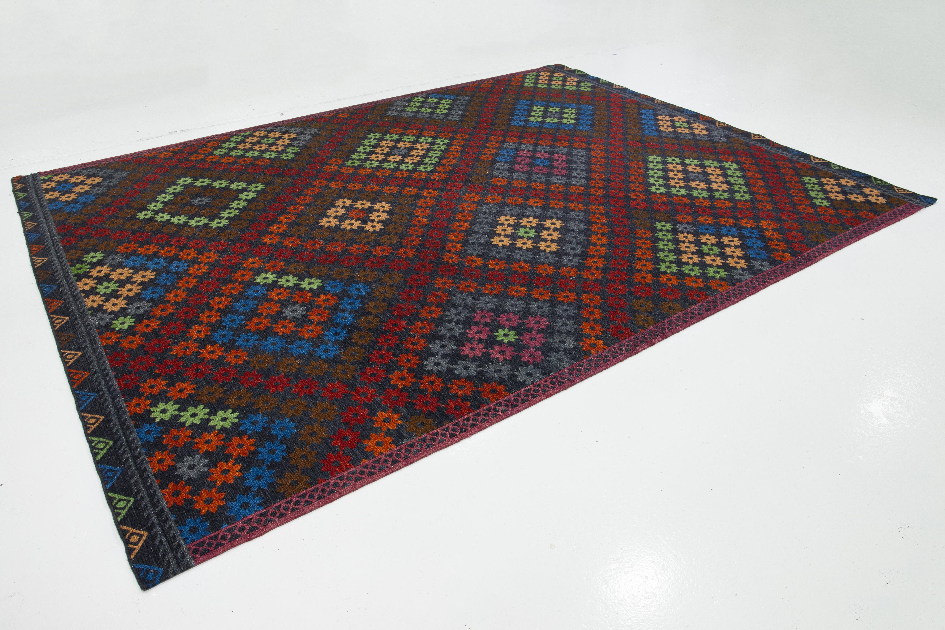 Indien Tapis moderne Soumak fait à la main multicolore avec motifs géométriques en vente