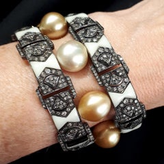 Bracelet moderne en perles des mers du Sud, diamants, bakélite, argent et or