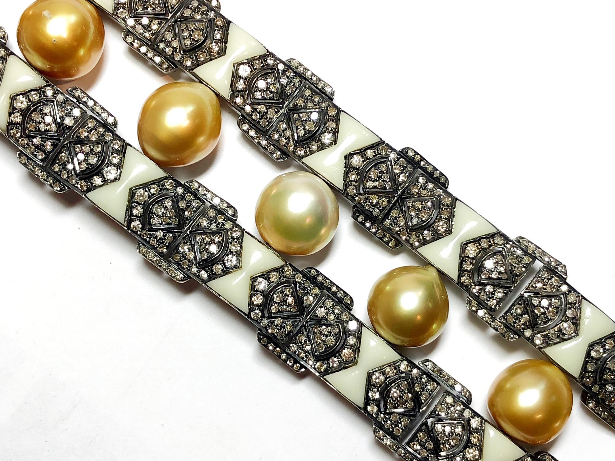 Taille ronde Bracelet moderne en perles des mers du Sud, diamants, bakélite, argent et or en vente