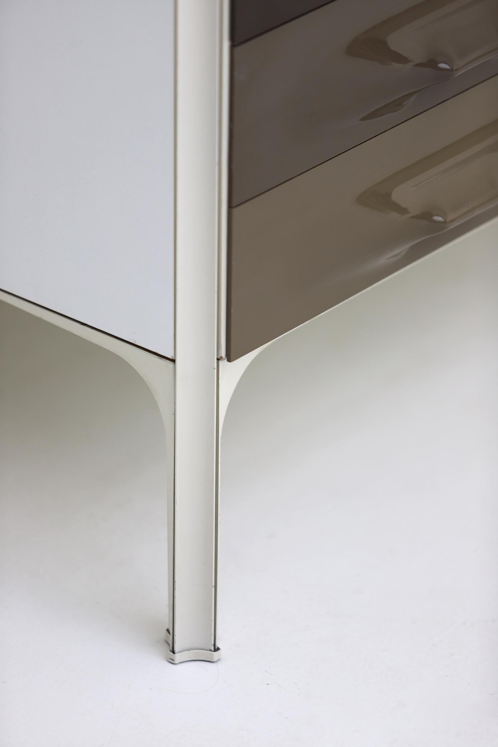 Modern space age DF2000 cabinet by Raymond Loewy for Doubinsky Frères in 1968. 9
