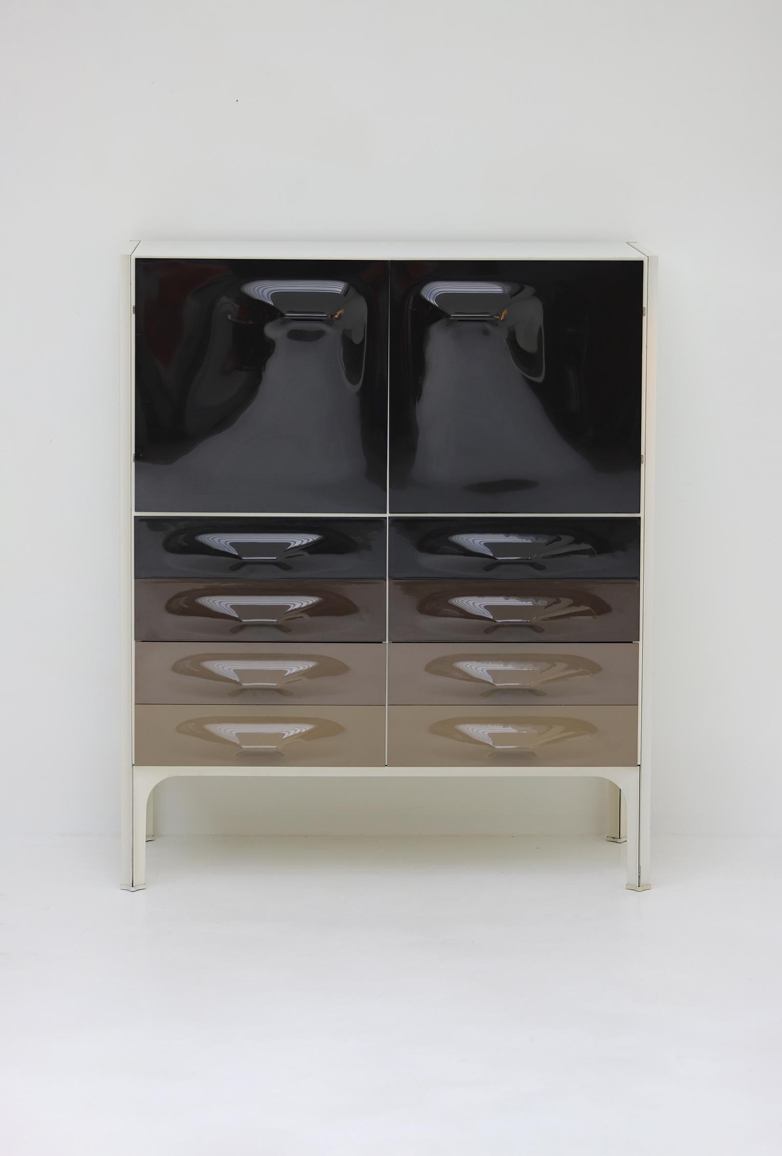 French Modern space age DF2000 cabinet by Raymond Loewy for Doubinsky Frères in 1968.