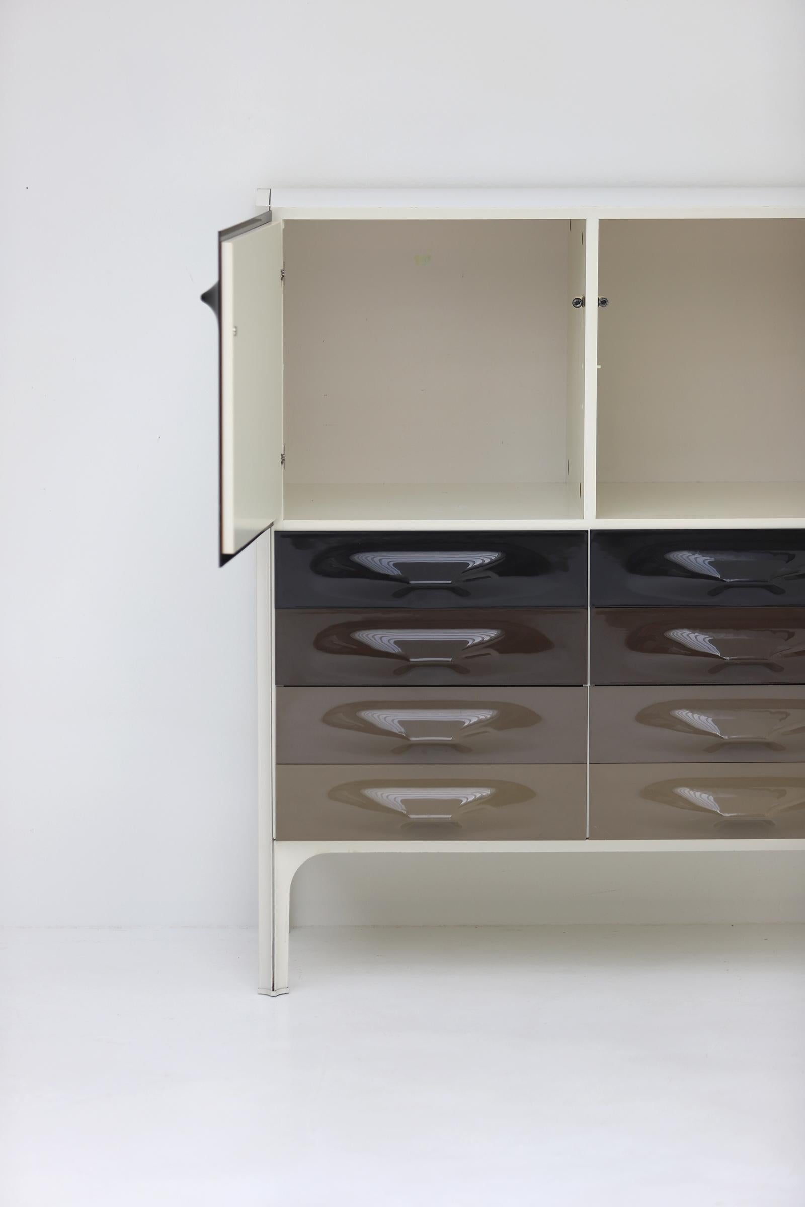Mid-20th Century Modern space age DF2000 cabinet by Raymond Loewy for Doubinsky Frères in 1968.