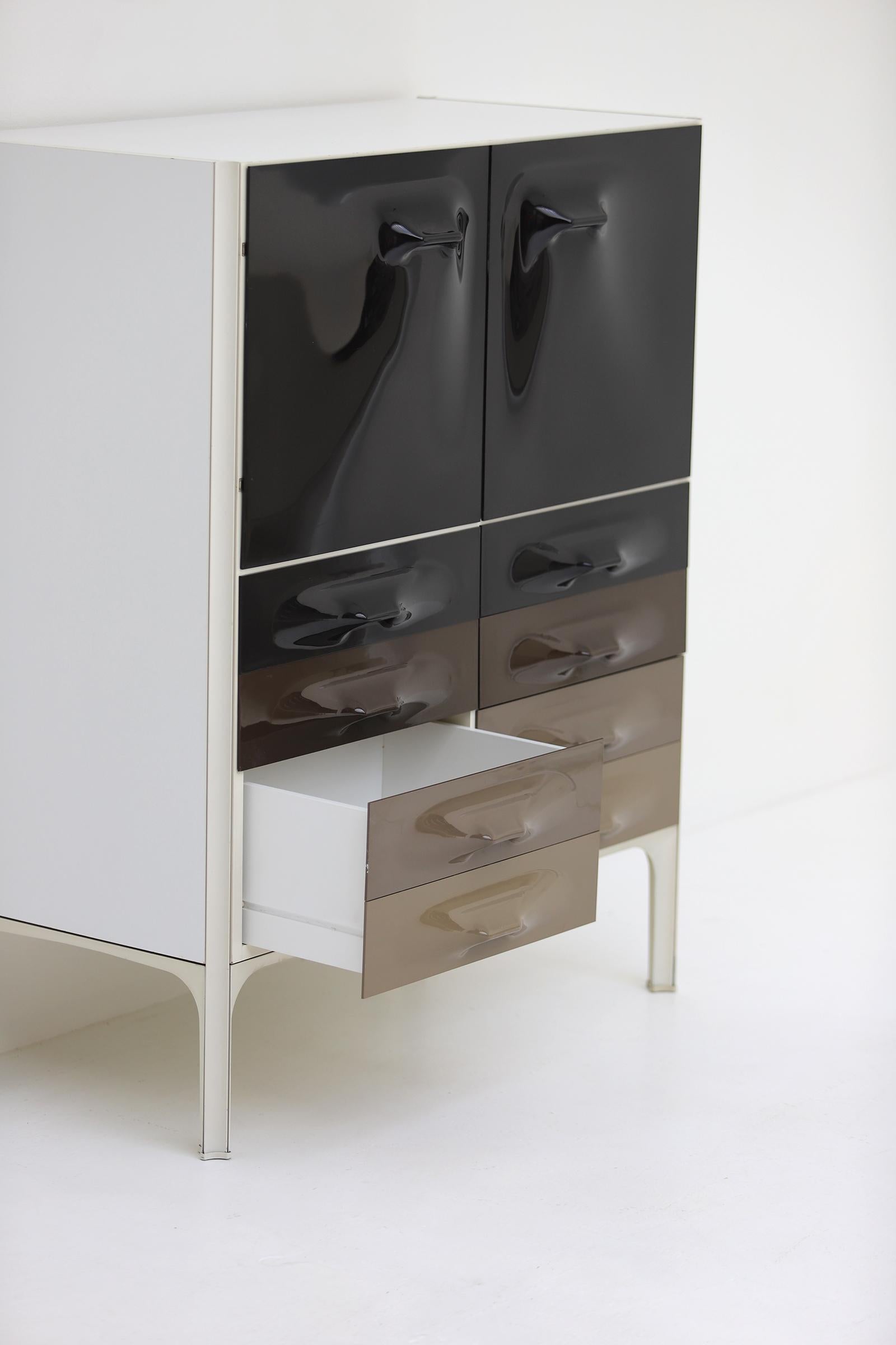 Modern space age DF2000 cabinet by Raymond Loewy for Doubinsky Frères in 1968. 1
