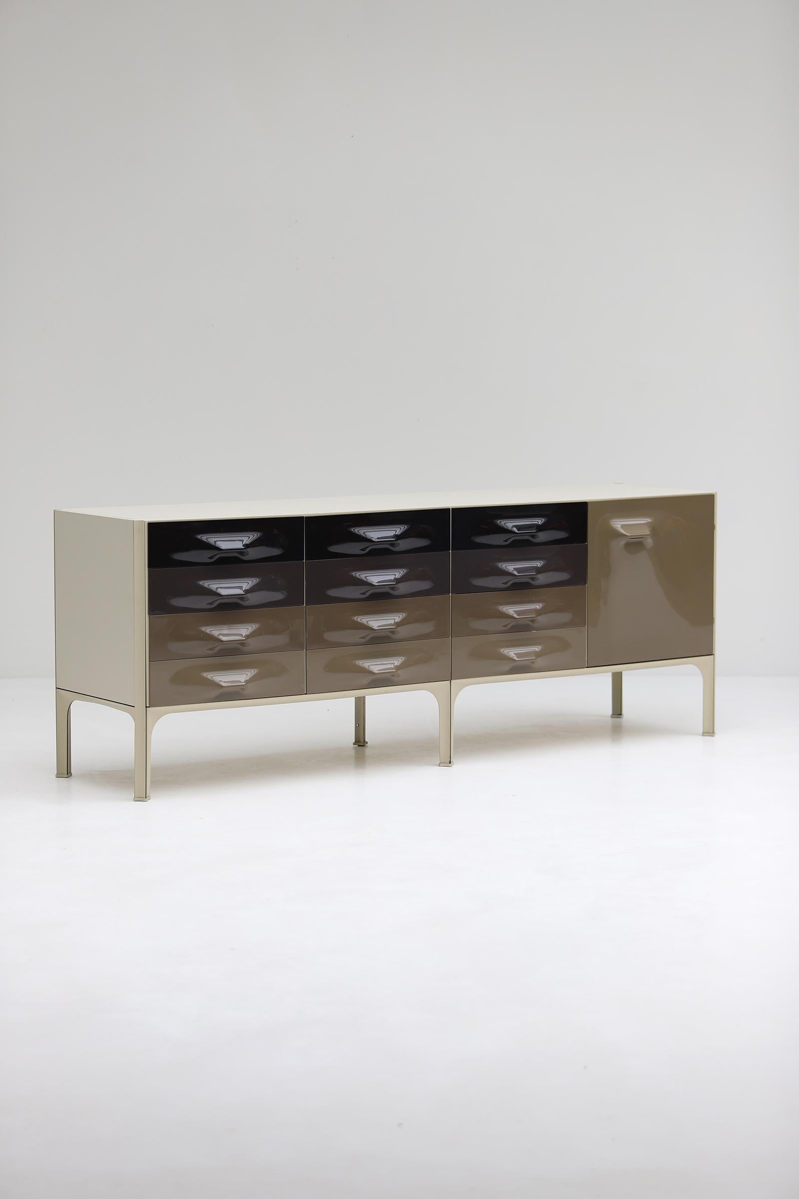 Modern space age DF2000 sideboard by Raymond Loewy for Doubinsky Frères in 1968. For Sale 10