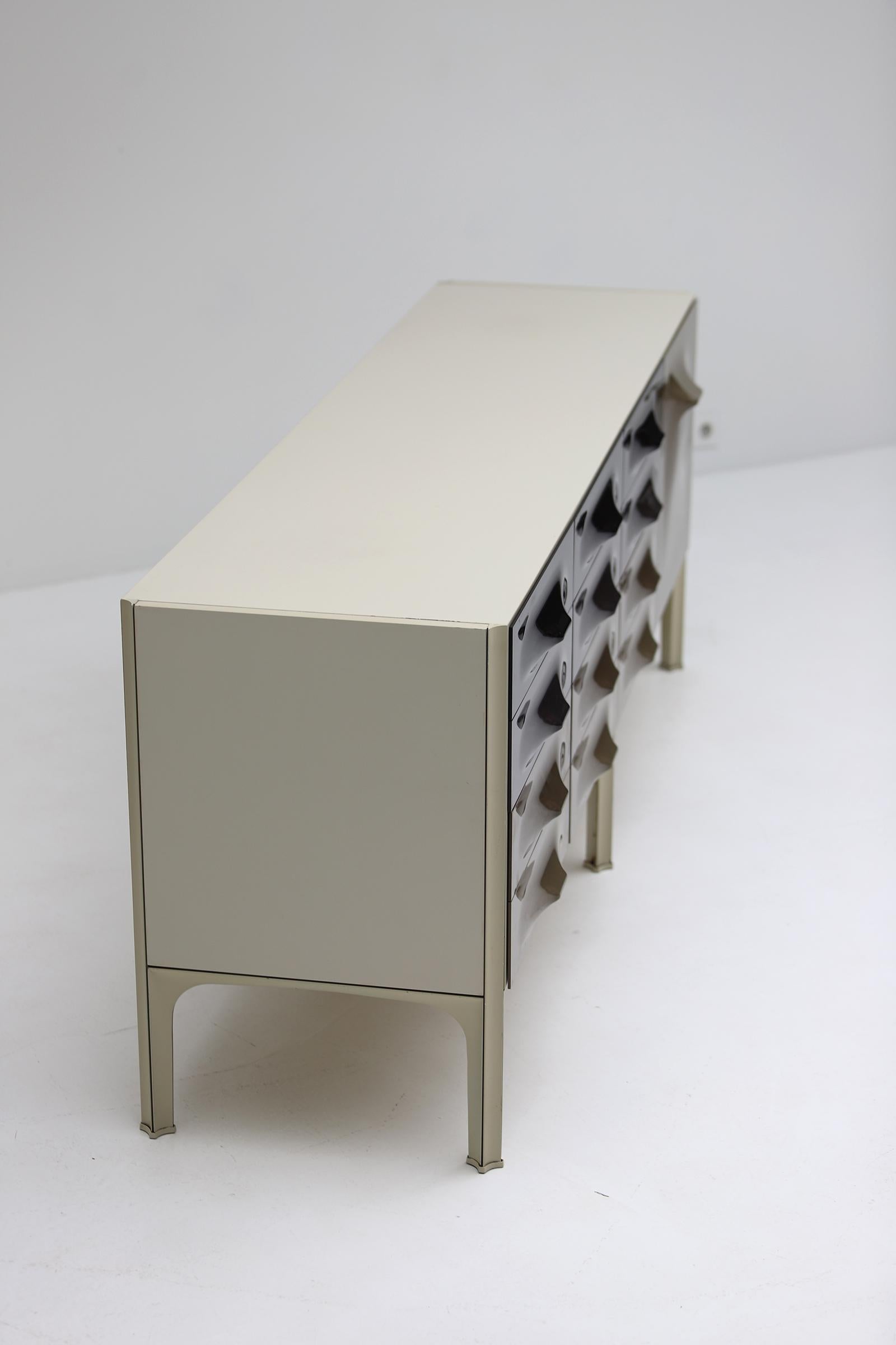 Modern space age DF2000 sideboard by Raymond Loewy for Doubinsky Frères in 1968. For Sale 12
