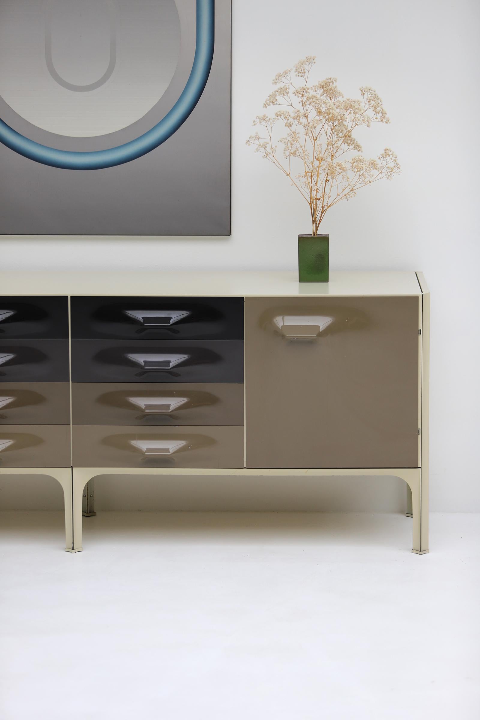 Space Age Modern space age DF2000 sideboard by Raymond Loewy for Doubinsky Frères in 1968. For Sale