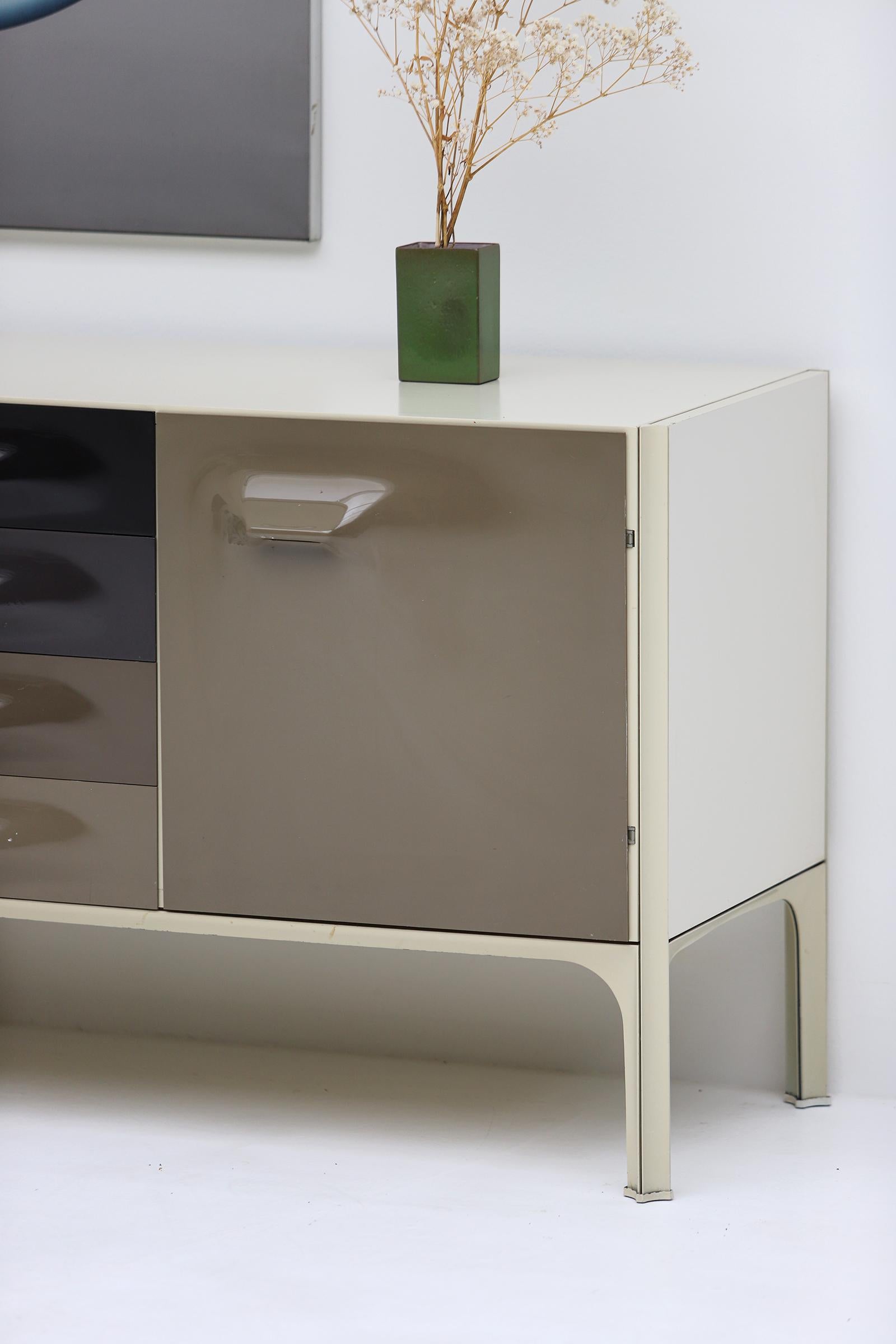 Mid-20th Century Modern space age DF2000 sideboard by Raymond Loewy for Doubinsky Frères in 1968. For Sale
