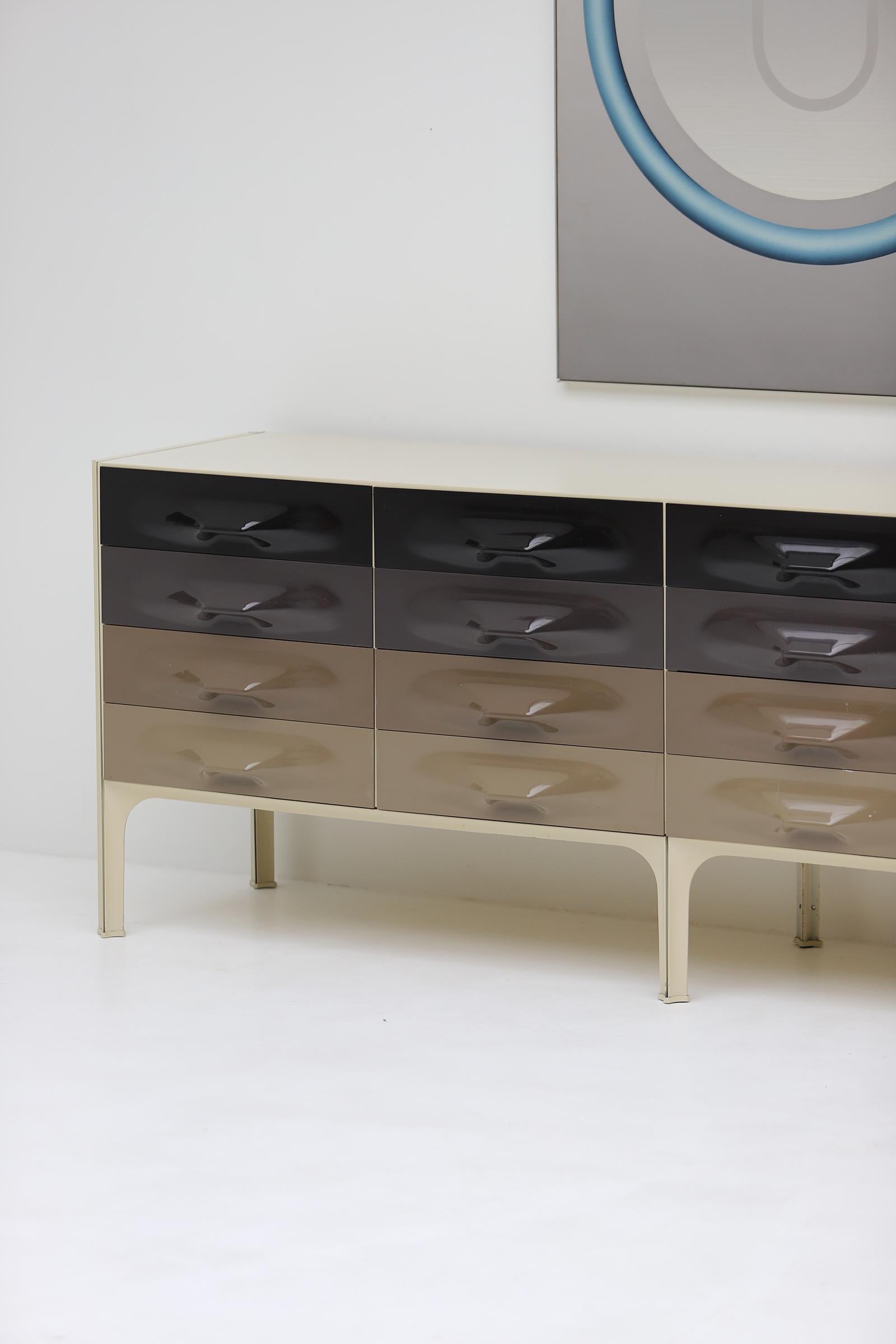 Metal Modern space age DF2000 sideboard by Raymond Loewy for Doubinsky Frères in 1968. For Sale