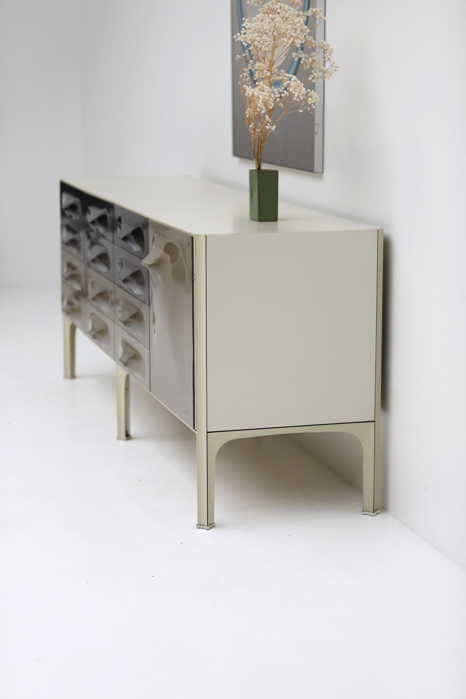 Modern space age DF2000 sideboard by Raymond Loewy for Doubinsky Frères in 1968. For Sale 2