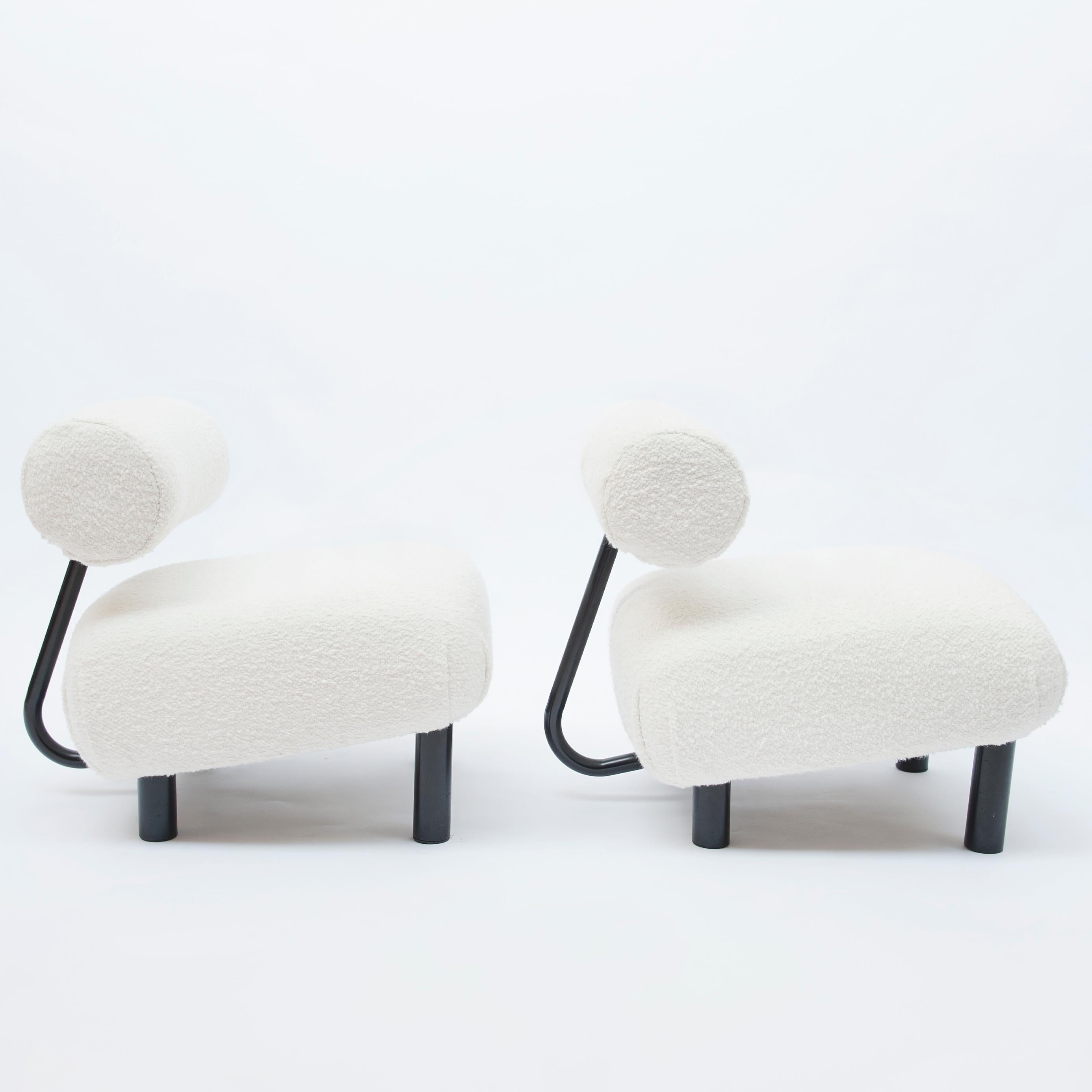 A contemporary bouclé newly upholstered easy chair with four large tubular legs. An ideal place to sit, relax and be creative. Upholstered bouclé fabric seat with black lacquered base.