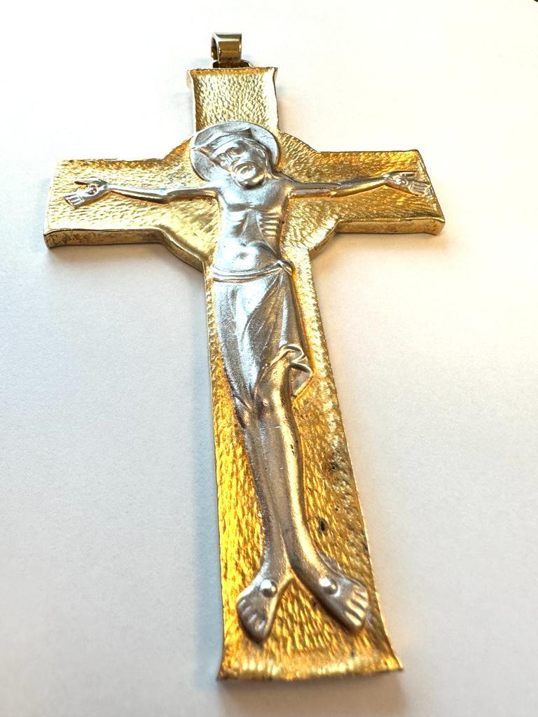 Moderner spanischer Kruzifix-Anhänger im byzantinischen Stil, vergoldetes Silber (Byzantinisch) im Angebot