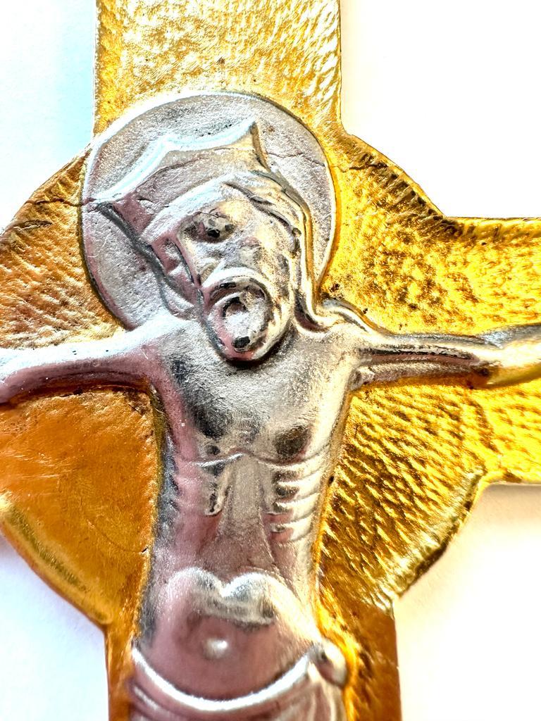 Moderner spanischer Kruzifix-Anhänger im byzantinischen Stil, vergoldetes Silber im Zustand „Gut“ im Angebot in Esch-Sur-Alzette, LU