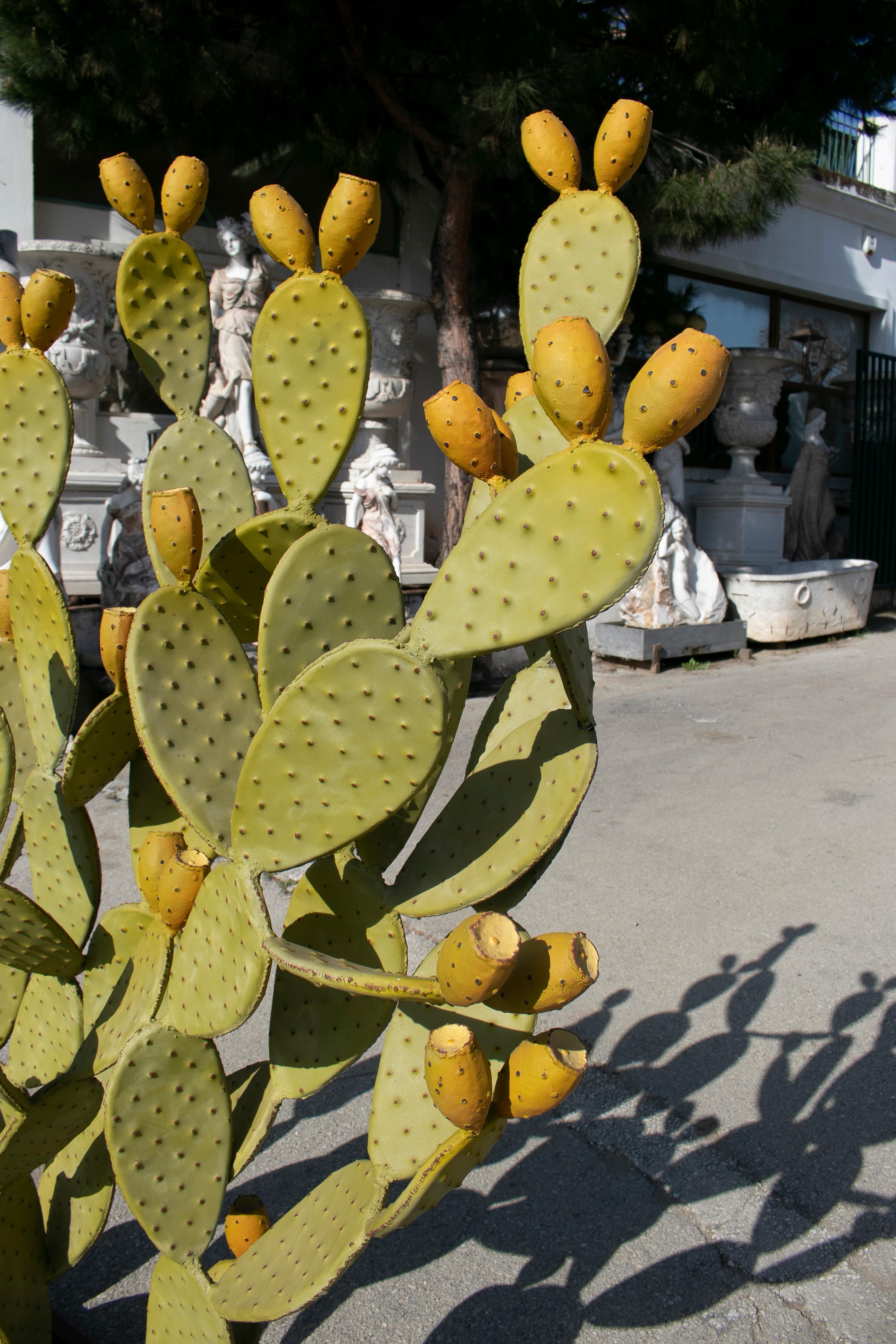 Modern Spanish Hand Painted Cactus Iron Garden Sculpture In Good Condition For Sale In Marbella, ES