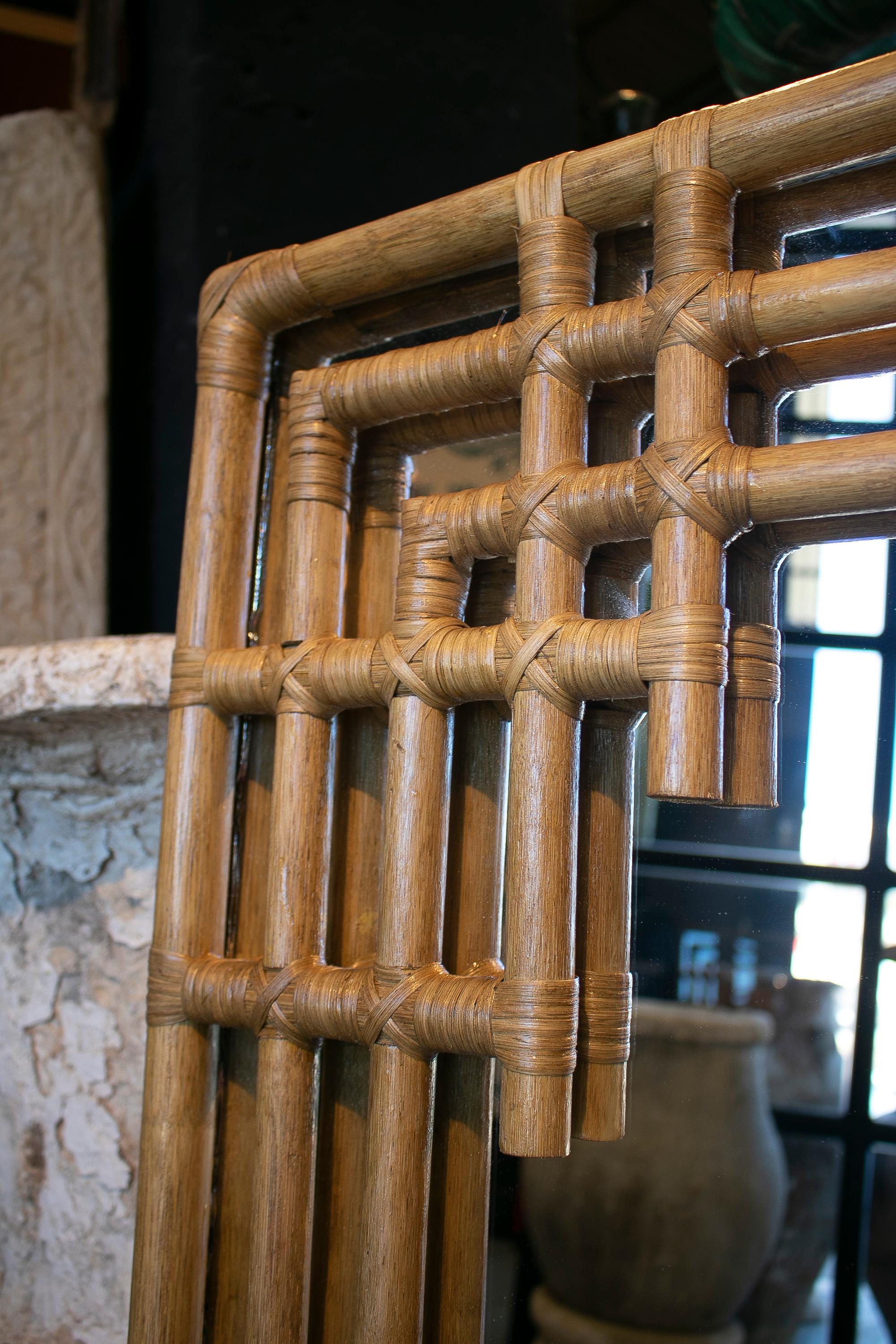 Moderner spanischer handgefertigter quadratischer Wandspiegel aus Bambus im Angebot 4