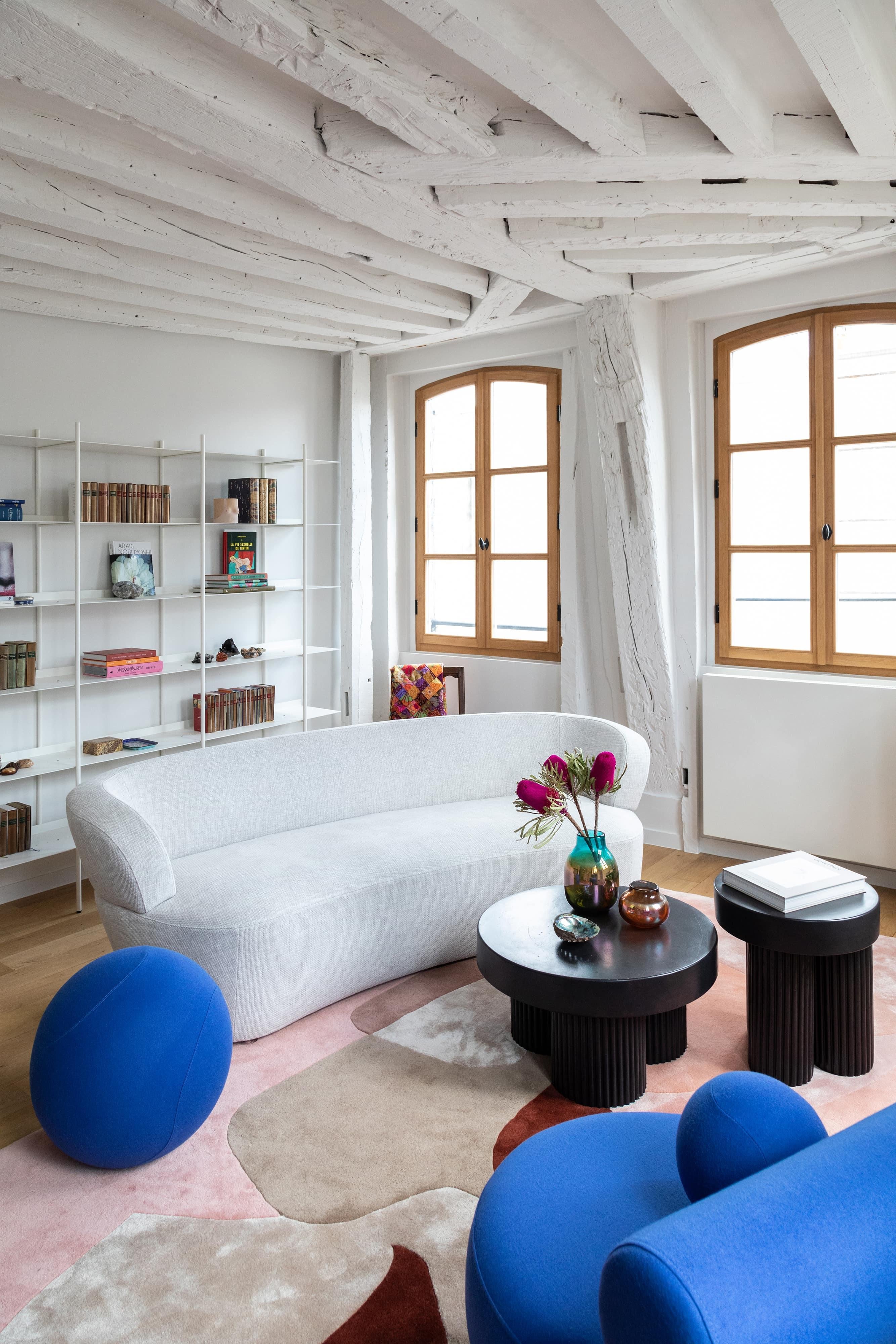 Pouf sferico moderno in tessuto Barnum Boucle White di NOOM in vendita 1