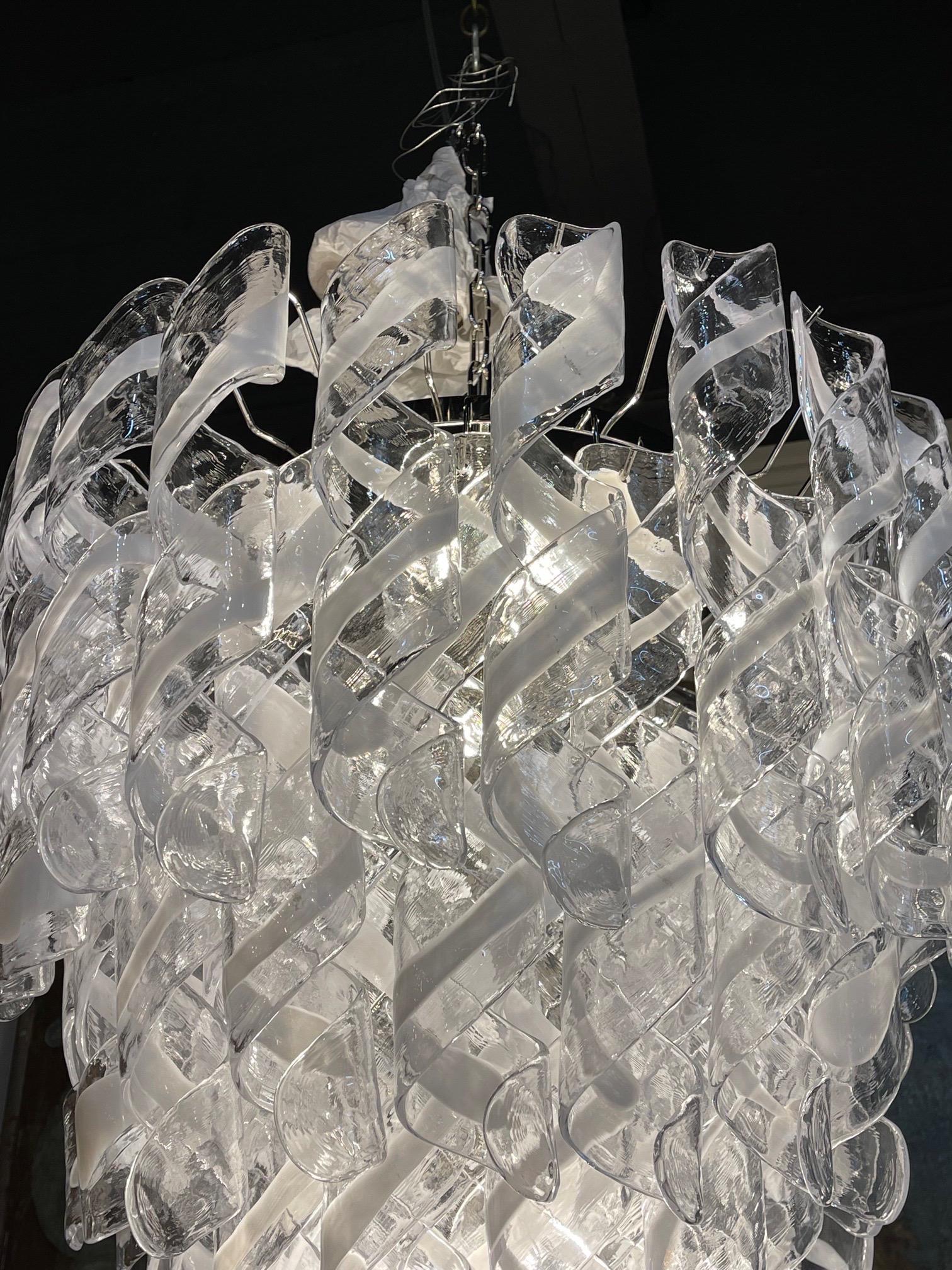 Modern Spiraled Clear and White Murano Glass Chandeliers In Good Condition For Sale In Dallas, TX