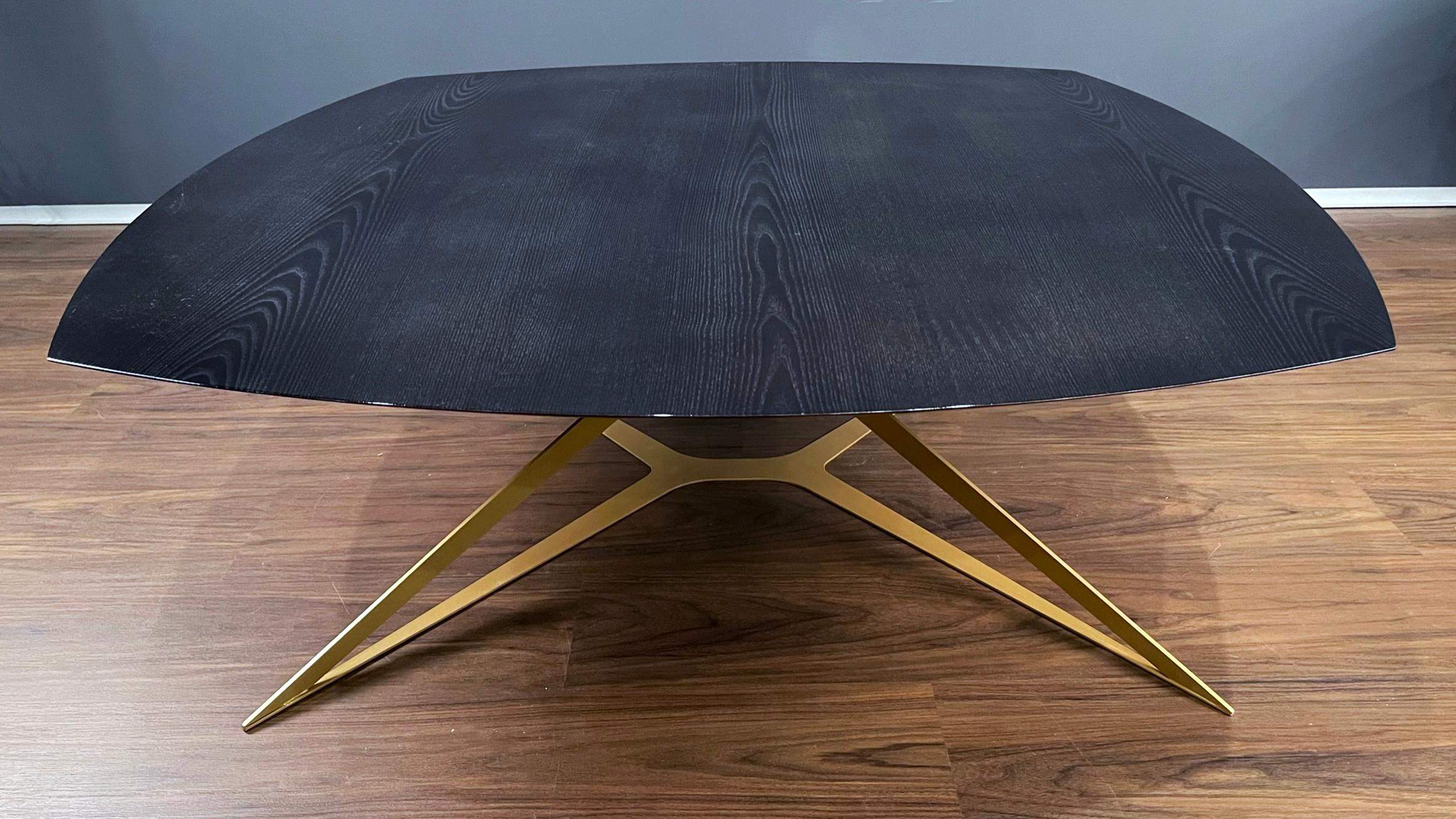 Mesa de centro cuadrada moderna Madera de roble negro brillante Acero lacado dorado Hecho a mano en venta