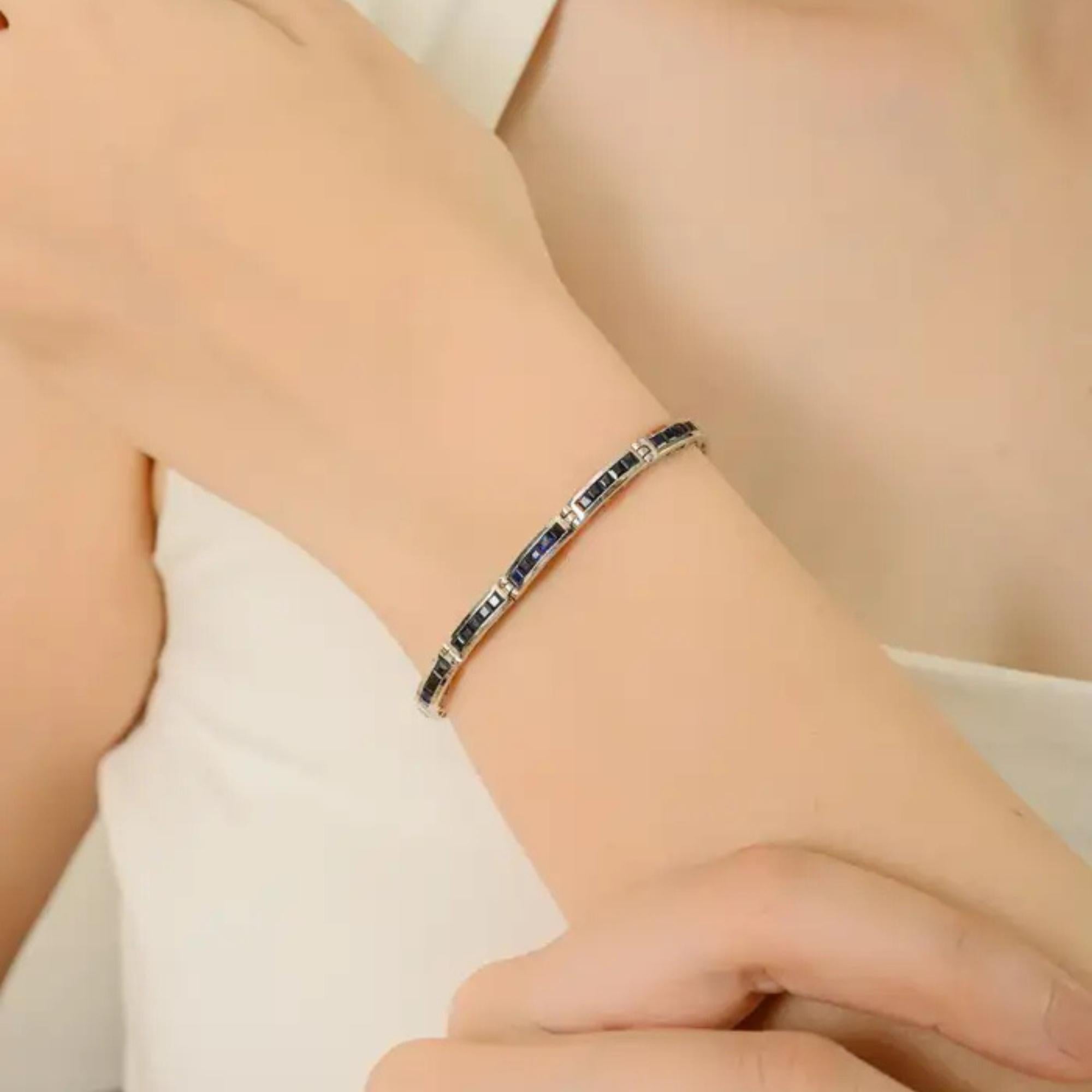 Bracciale da tennis moderno in argento 925 con zaffiro blu da 10,2 carati, regalo per la moglie In condizioni Nuovo in vendita a New York, NY