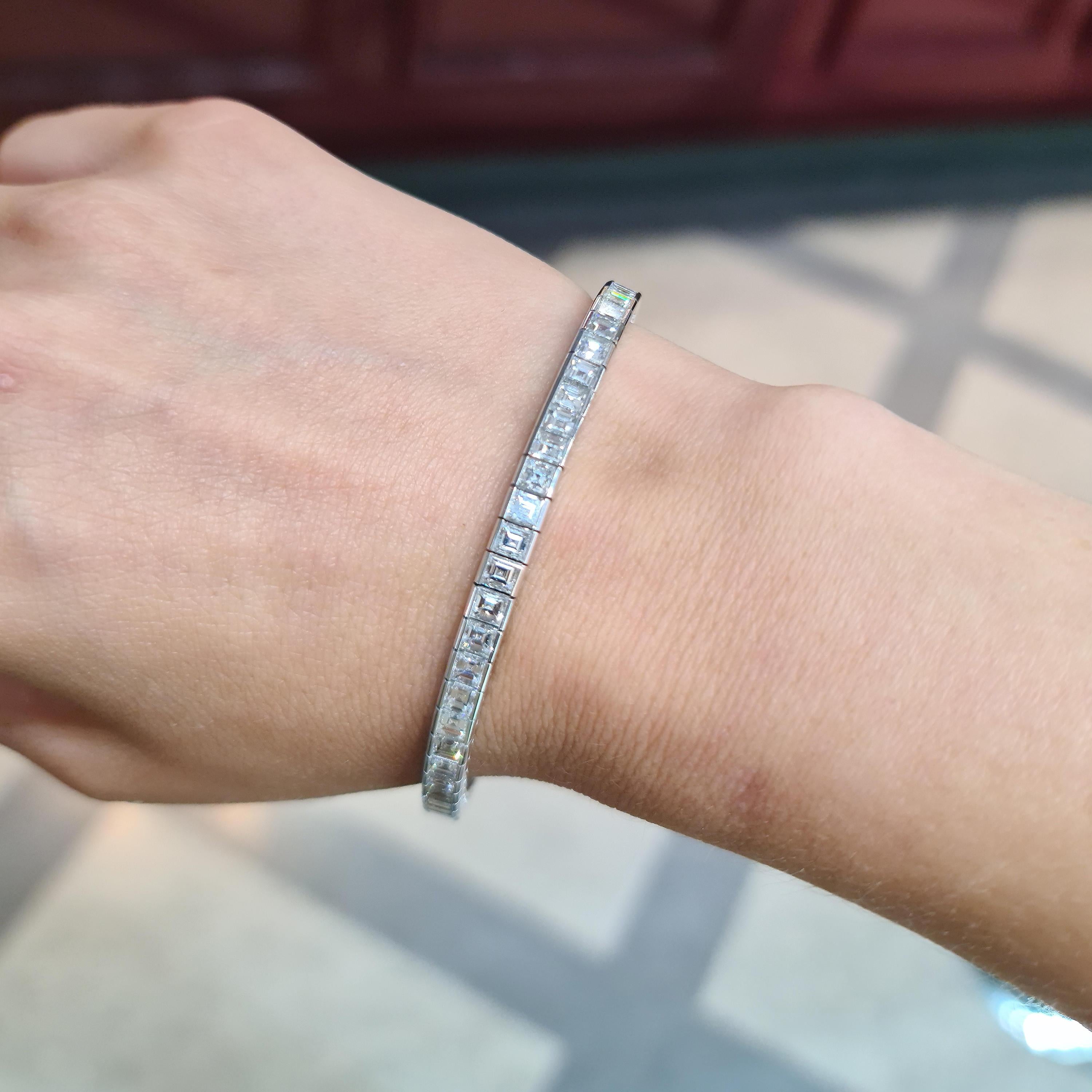 Modernes modernes Tennisarmband aus Platin mit quadratischem Diamantschliff, 11,16 Karat im Zustand „Gut“ in London, GB